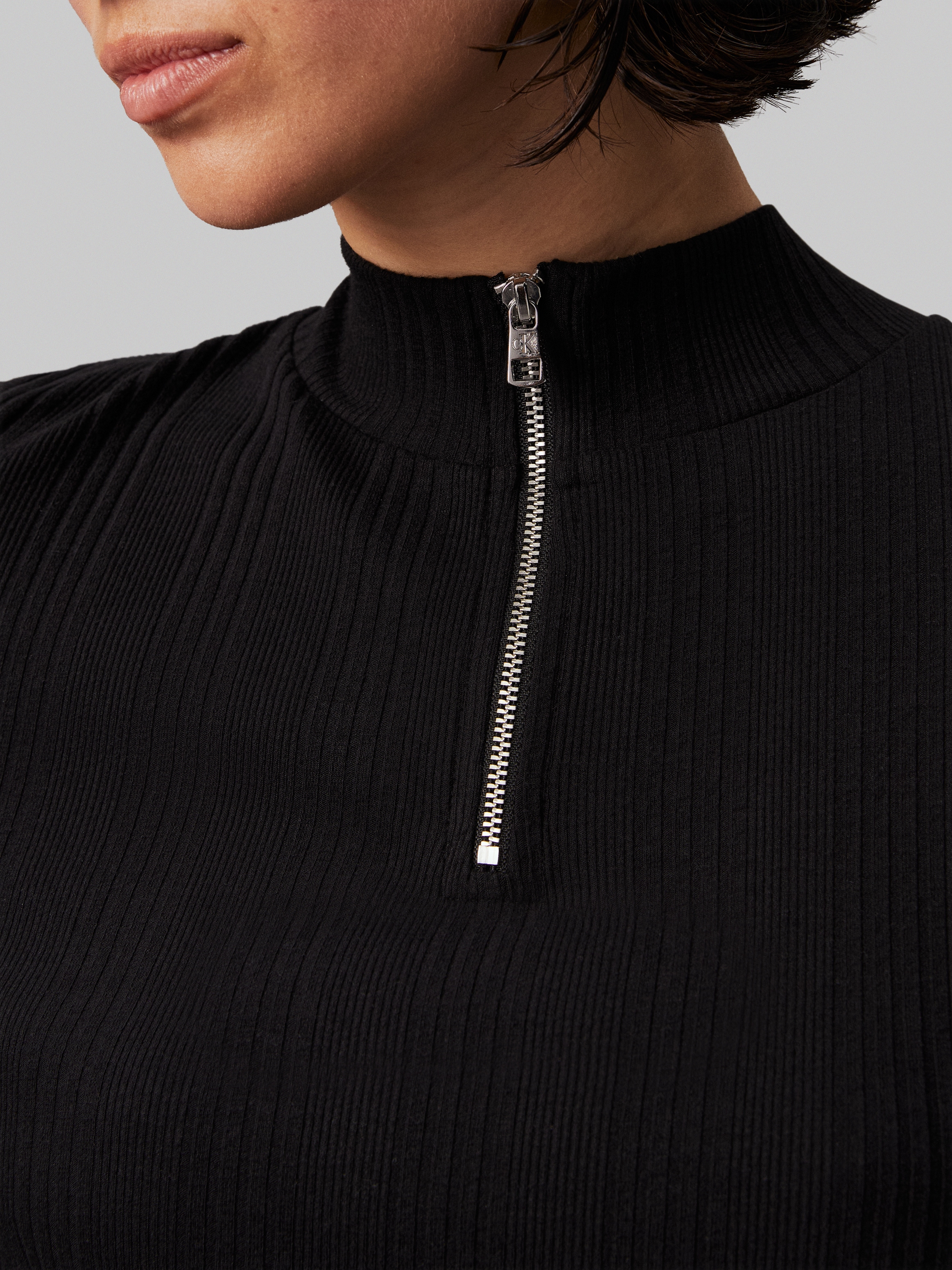 Calvin Klein Jeans Sweatkleid »VARIEGTAED RIB HALF ZIP LS DRESS«, mit Logopatch
