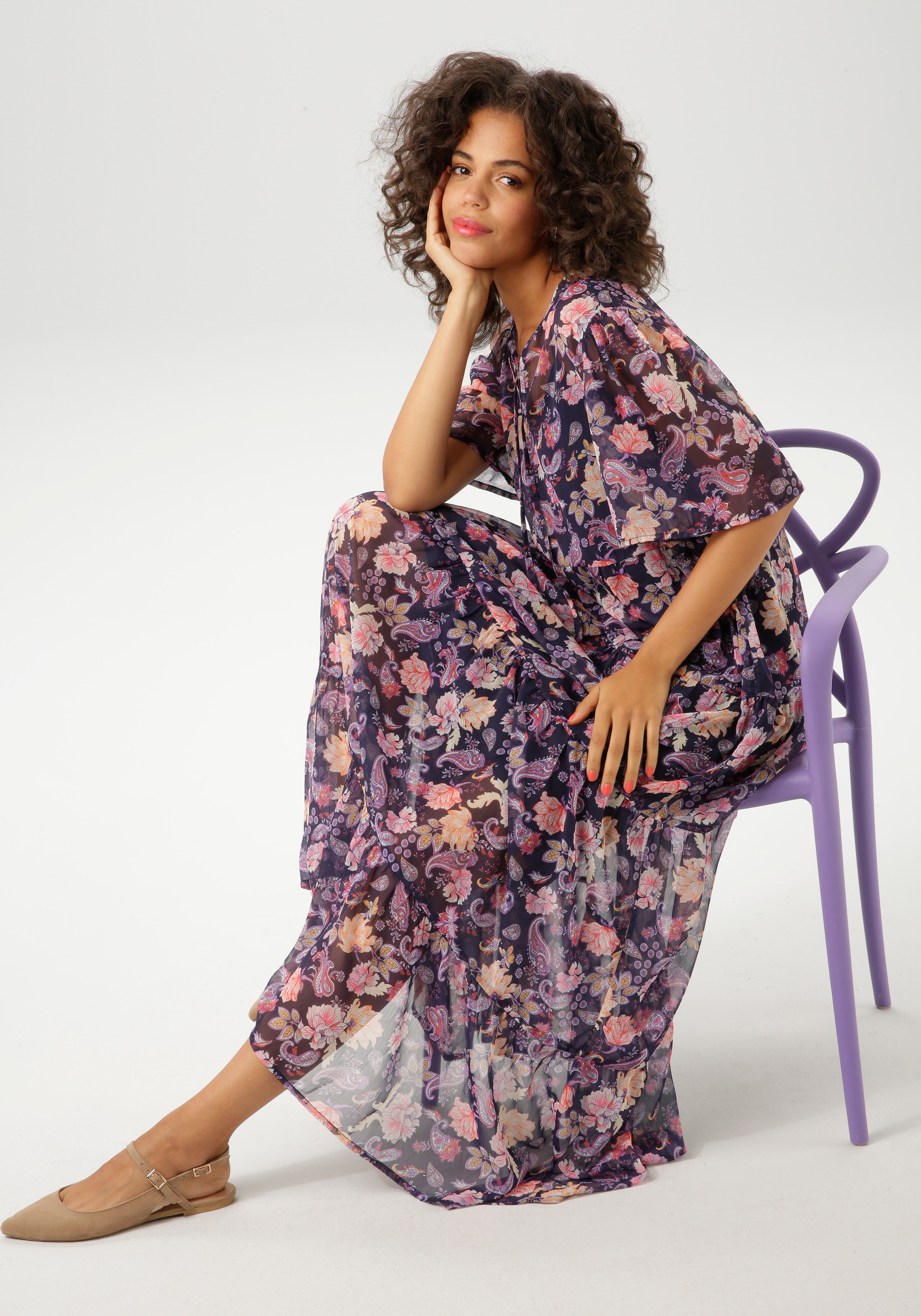 Aniston CASUAL Sommerkleid, mit fantasievollem Blumen- und Paisley-Druck - NEUE KOLLEKTION