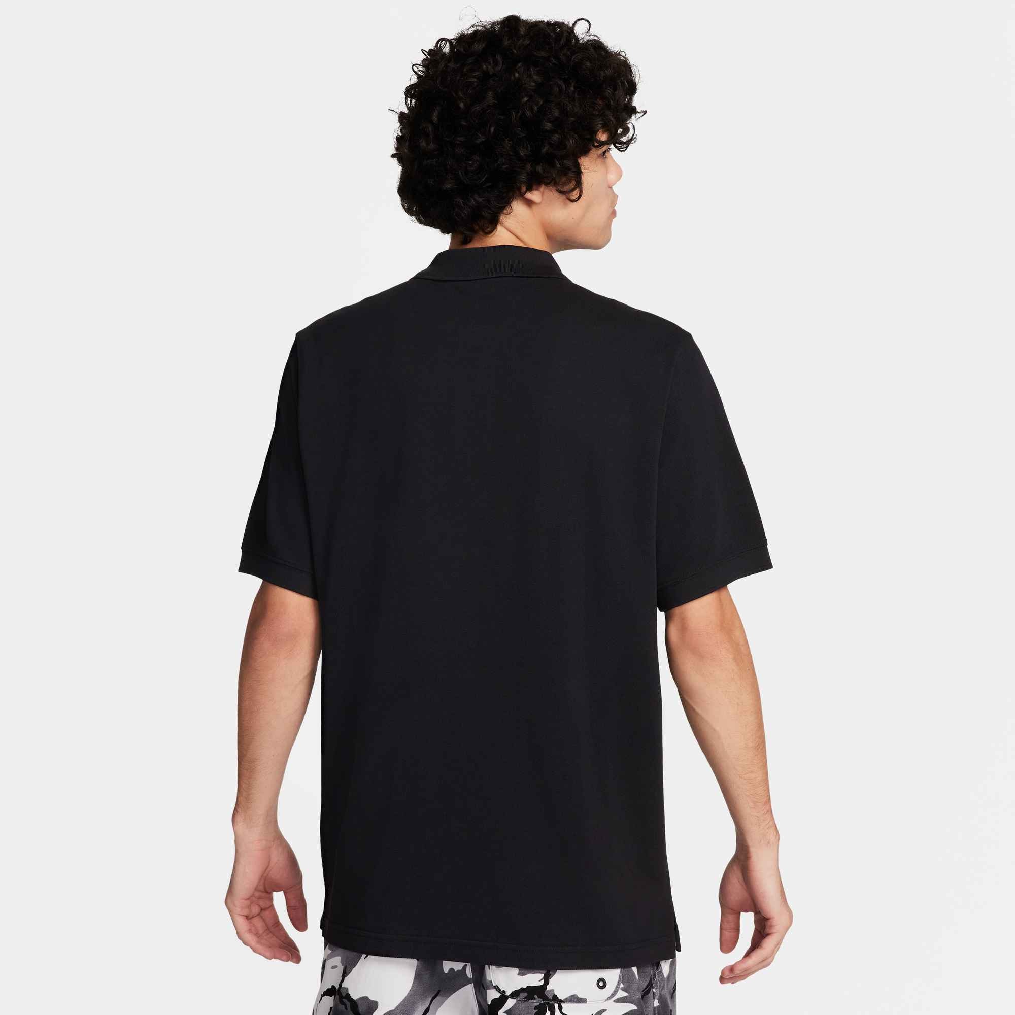 Nike Sportswear Poloshirt »M NK CLUB SS POLO PIQUE« mit 2-Knopf-Leiste, aus atmungsaktivem Piqué-Baumwollmaterial