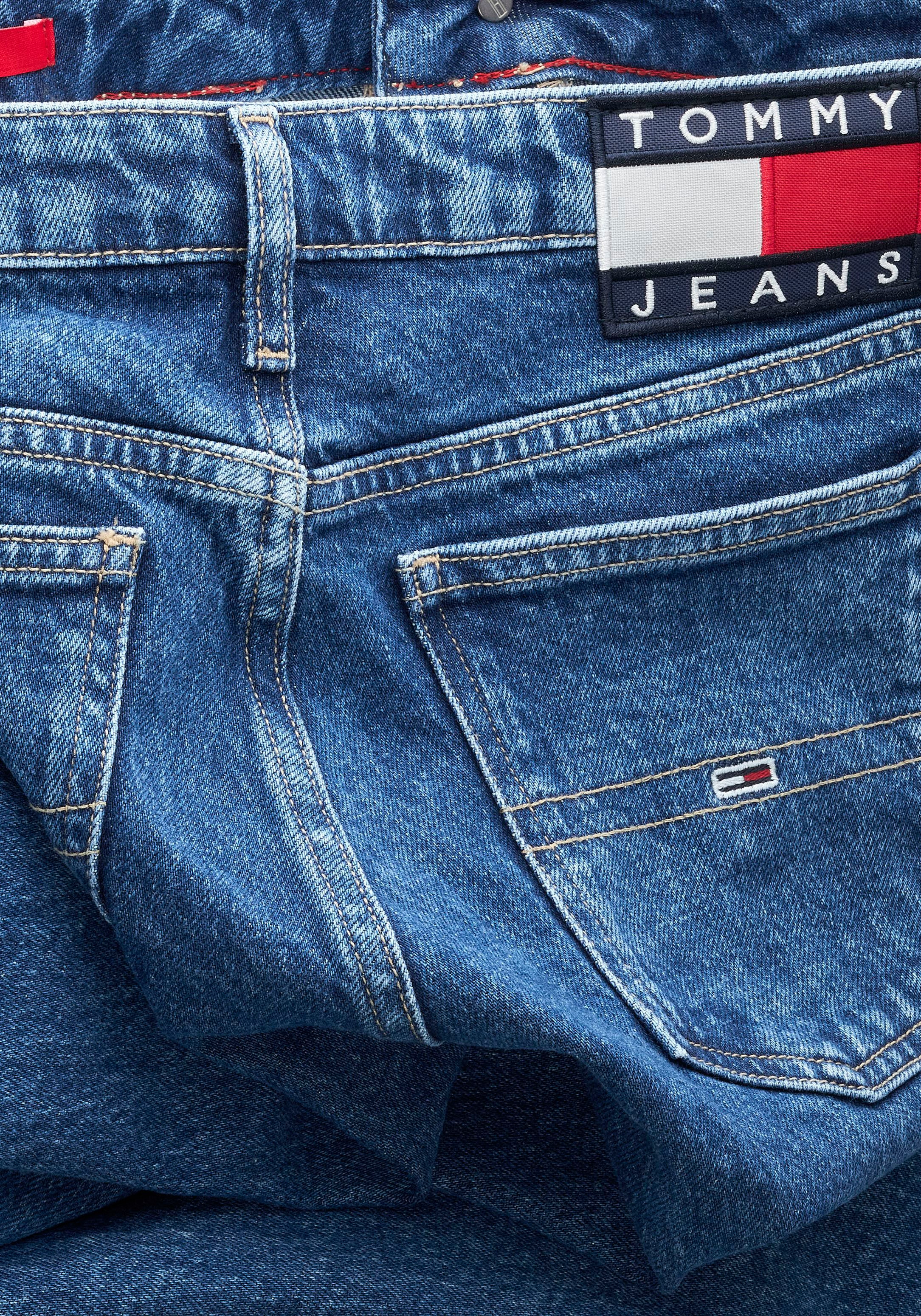Tommy online Jeans Schlagjeans, bei mit kaufen Logobadge Tommy Jeans OTTO