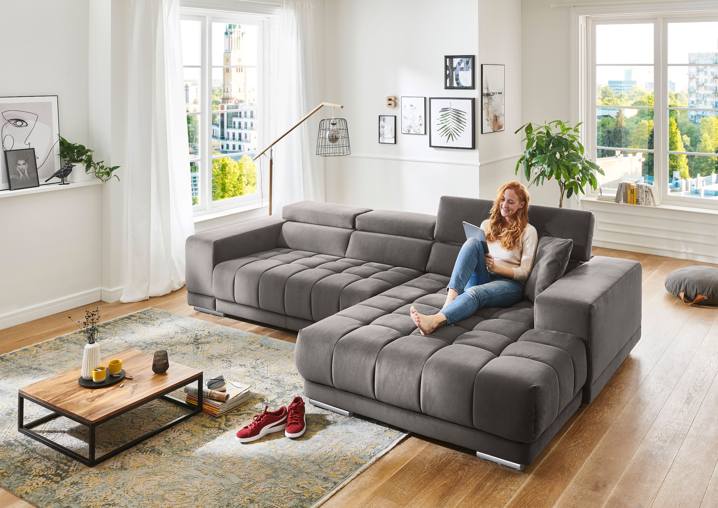 Die PlanBar Ecksofa »MP-IN15053 L-Form extra breiter Schenkel«, mit Kopfteilverstellung, wahlweise mit manueller Vorziehbank