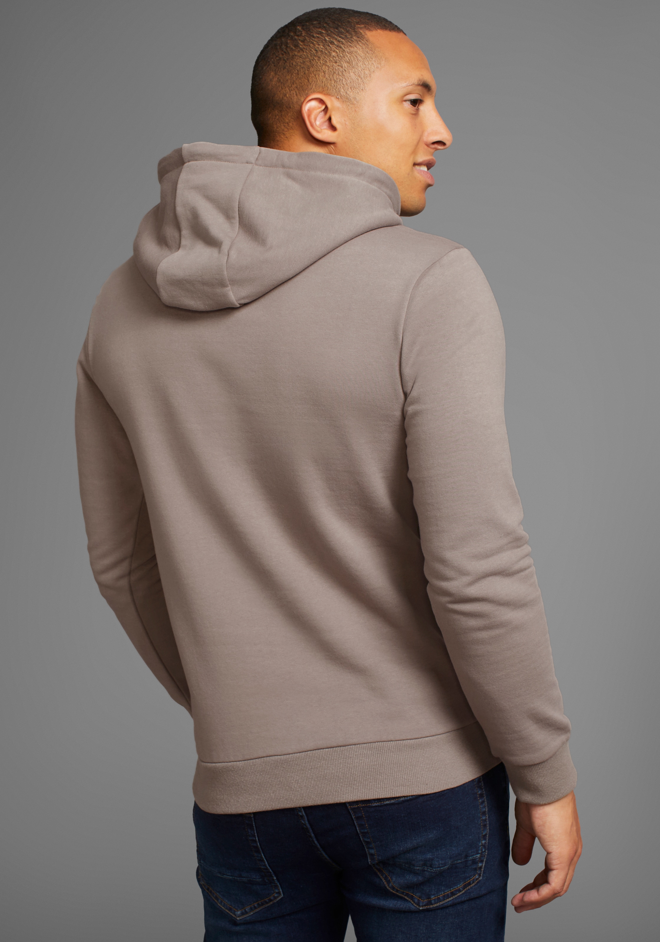 Bruno Banani Kapuzensweatshirt, mit modernem Logodruck