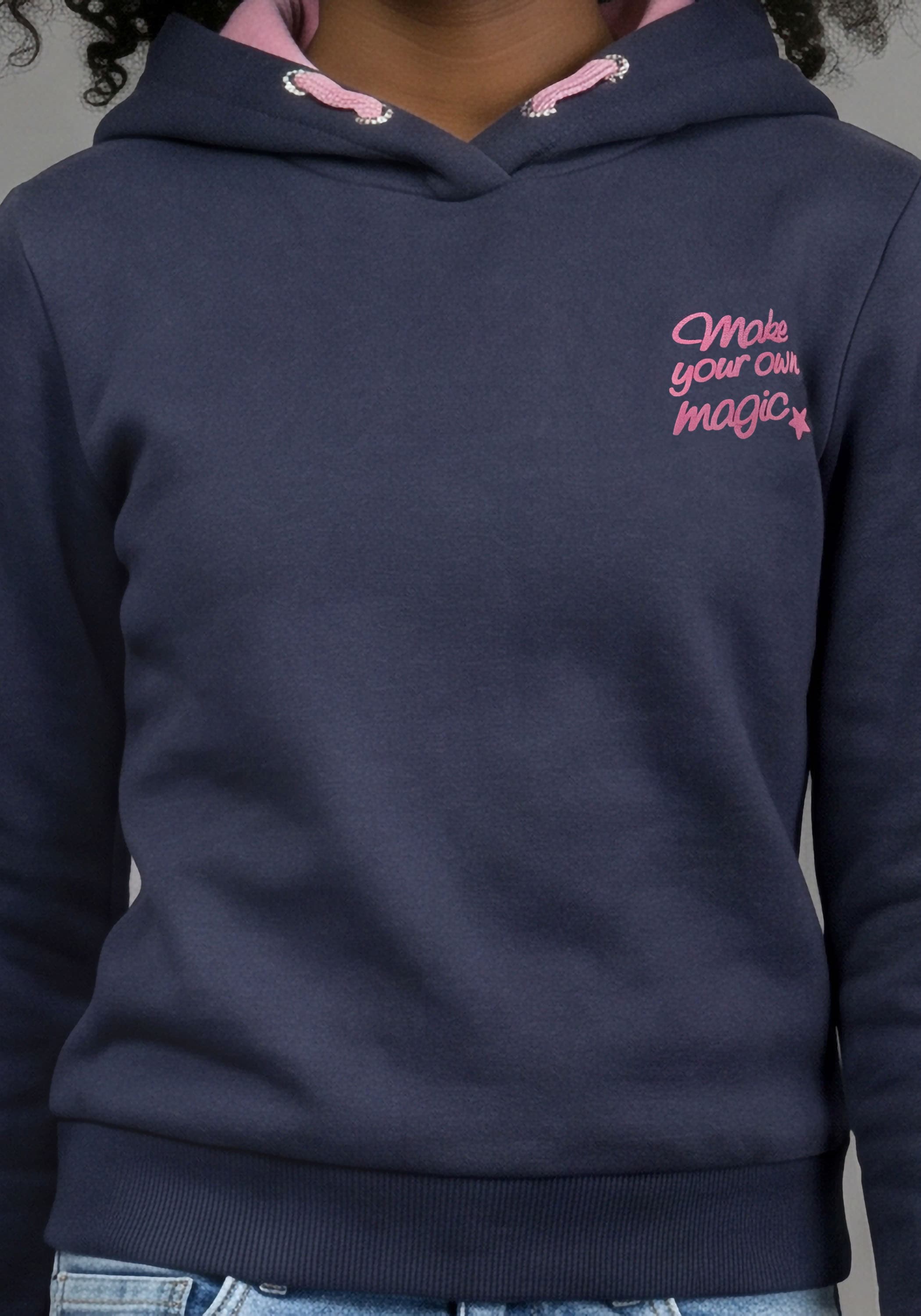 KIDSWORLD Kapuzenshirt »Slogan Hoodie: MAKE YOUR OWN MAGIC« Shirt mit Front- und Rückendruck, kurze Schnittform, Statement-Print
