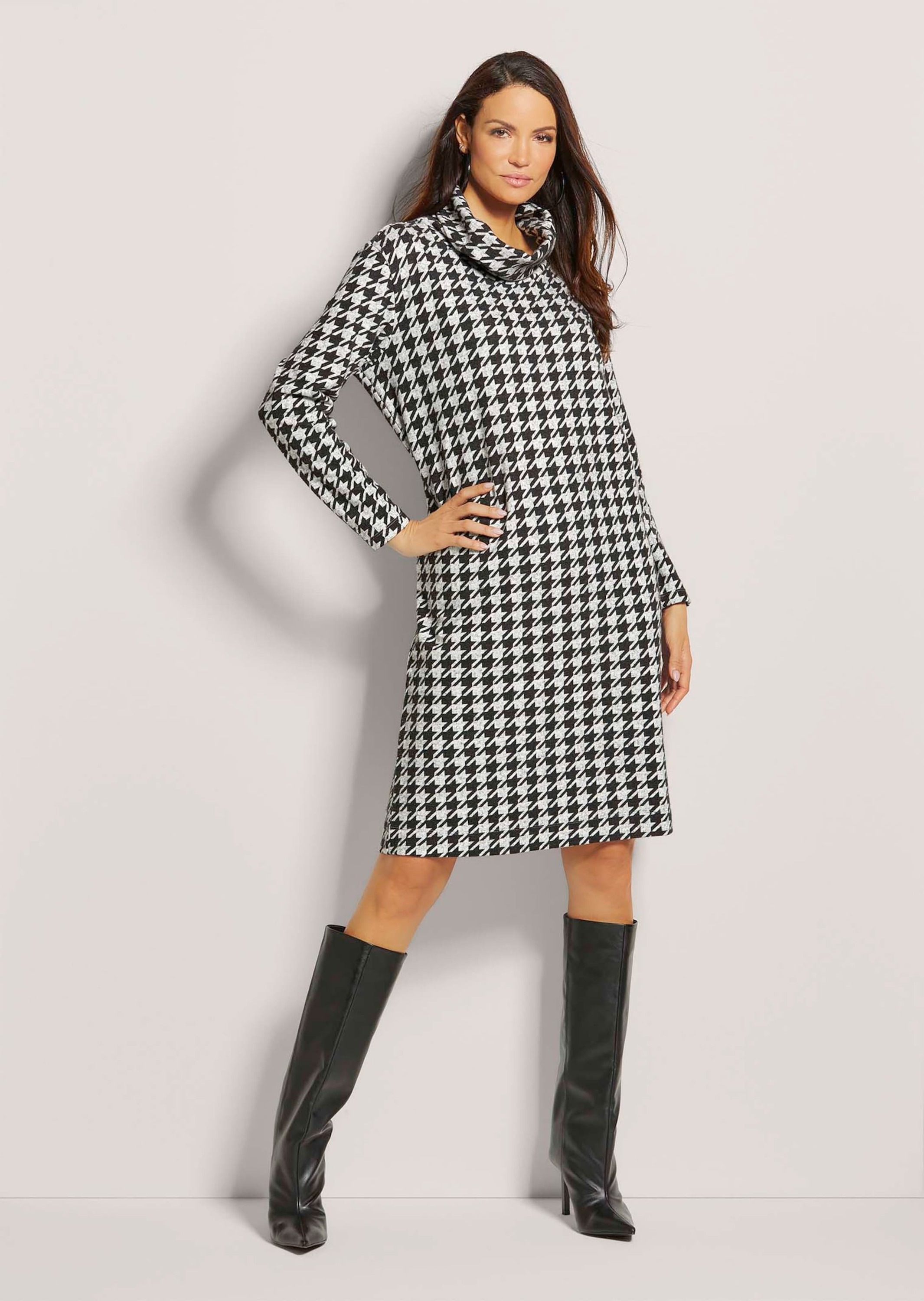 MADELEINE Sommerkleid »Kleid Rollkragenkleid mit Taschen«