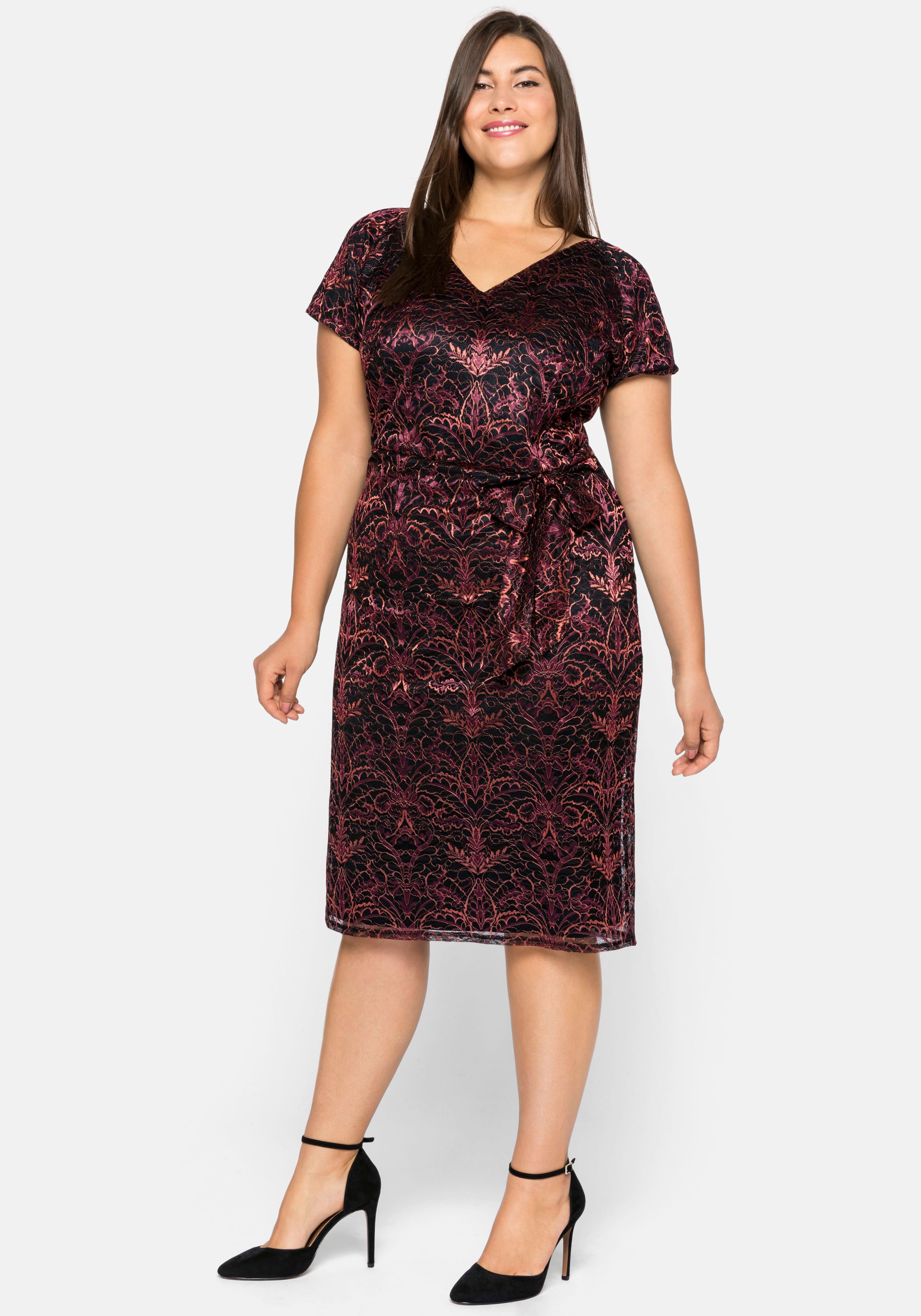 sheego by Joe Browns Spitzenkleid, figurnah in Wickeloptik