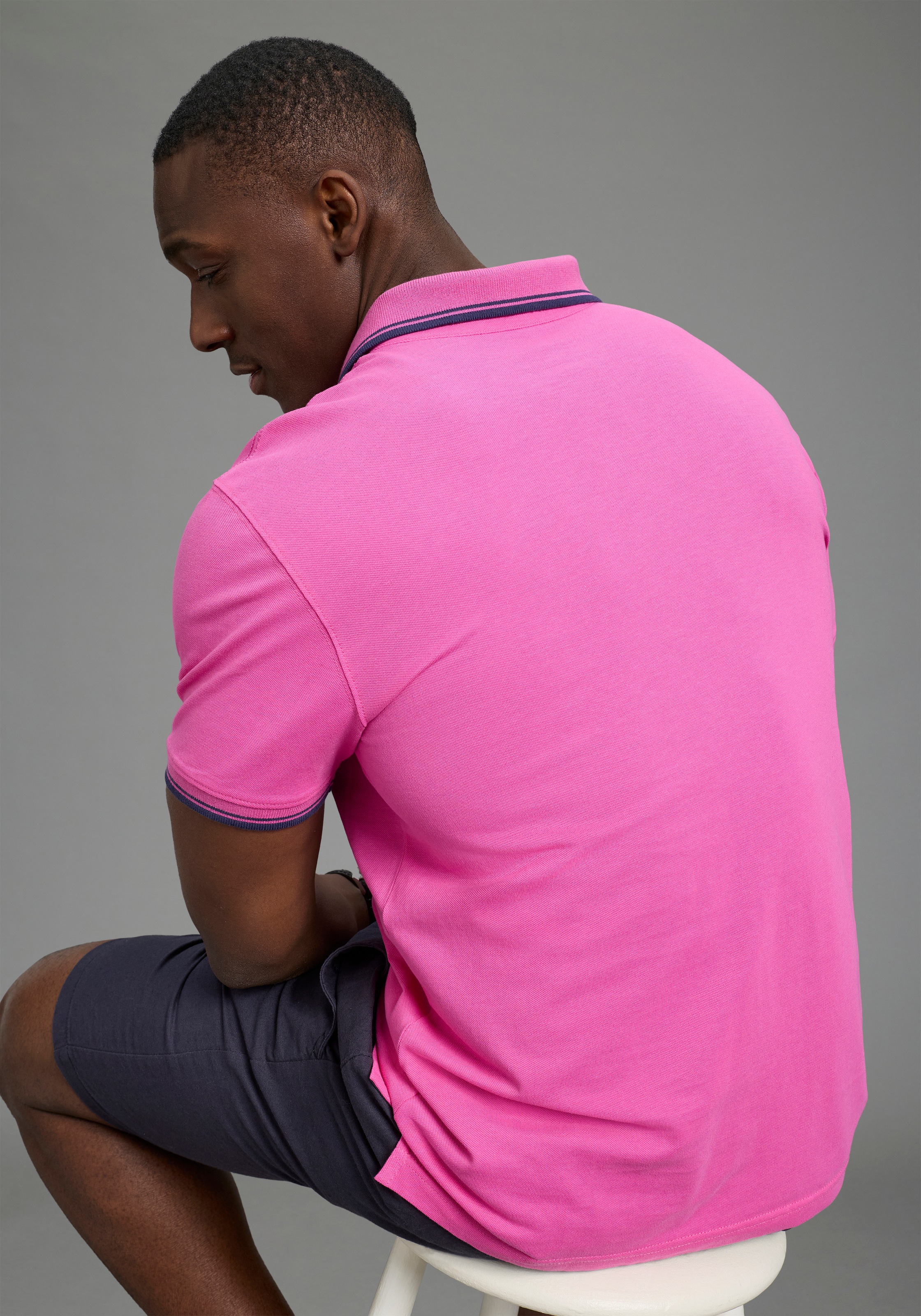 DELMAO Poloshirt »Neue Kollektion!« normale Passform, Kurzarm, mit Stickerei