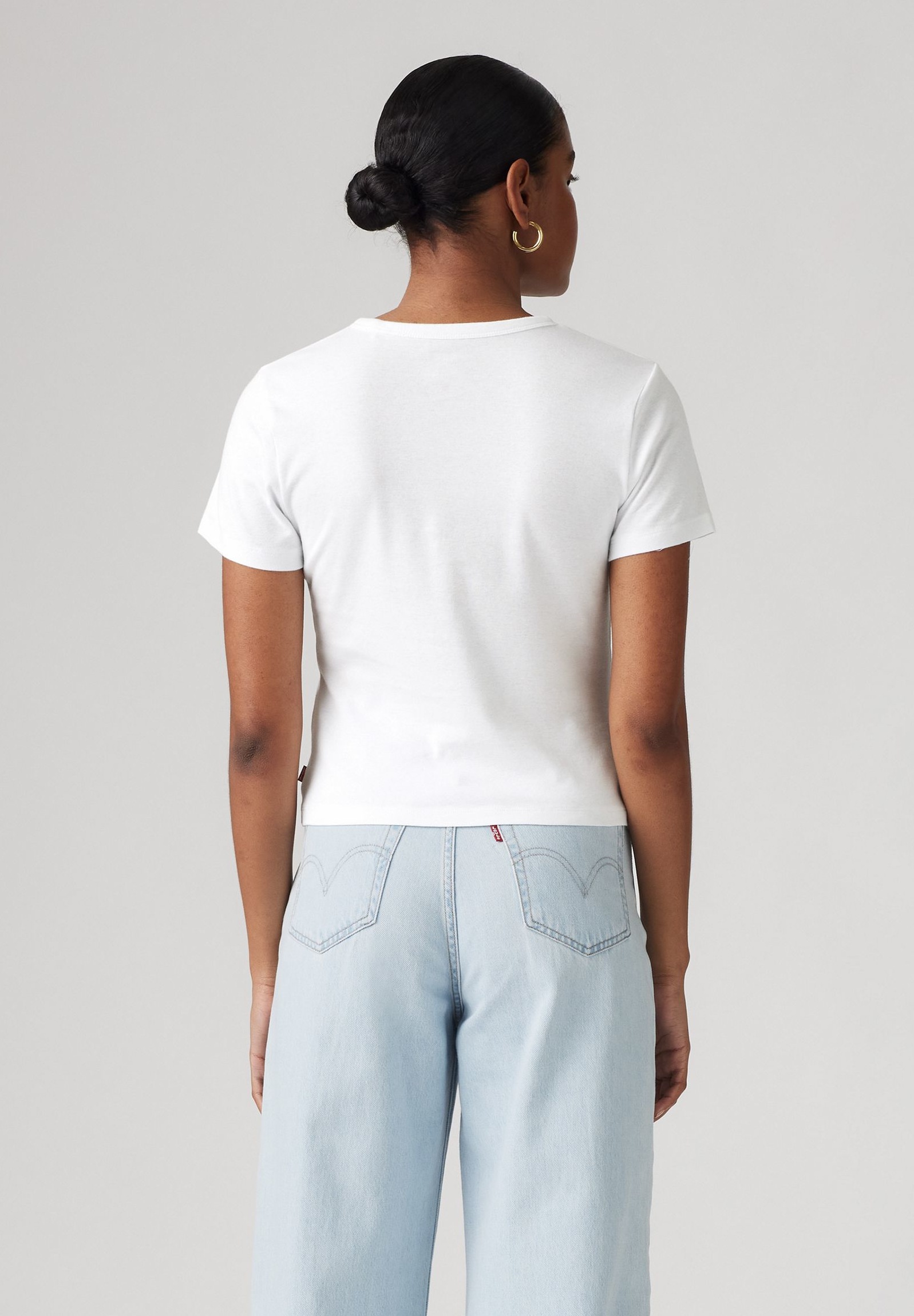 Levi's® T-Shirt »LSE GRAPHIC RICKIE«, Kontrastfarbene LEVI`S®- Applikation