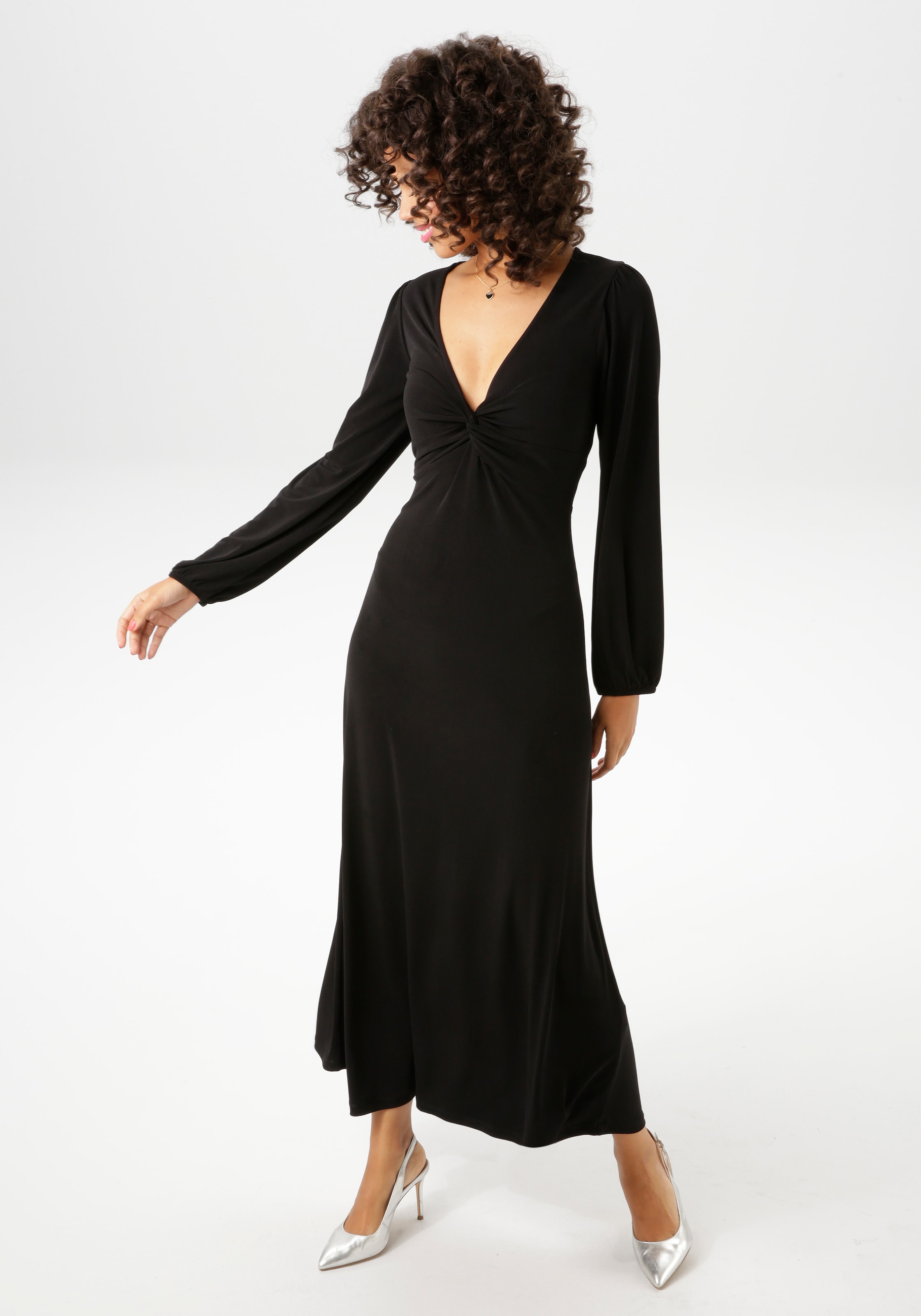 Aniston CASUAL Maxikleid, mit raffiniertem Knoten am Dekolleté