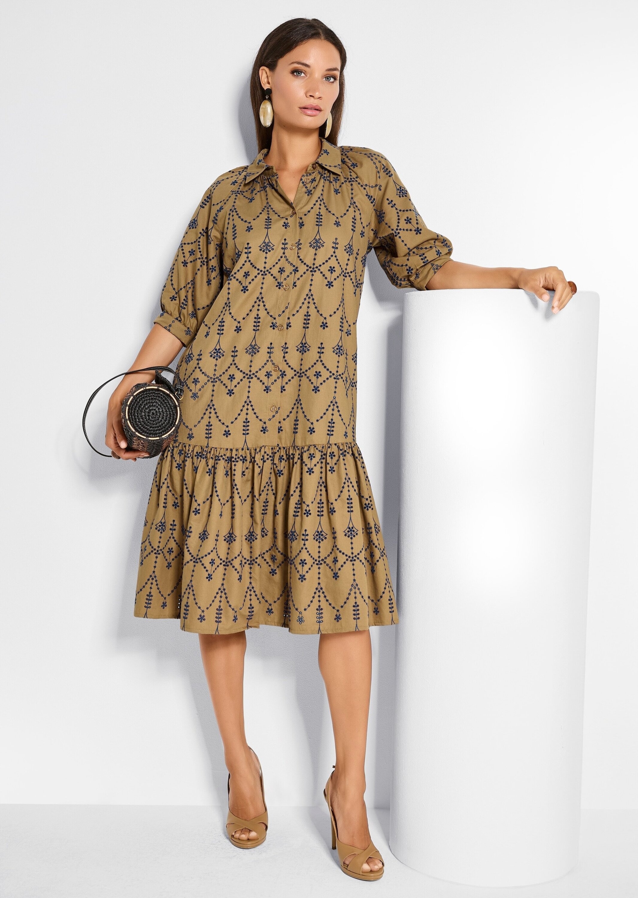 MADELEINE Midikleid »Hemdblusenkleid Sommerliches Midikleid mit Volant« Kleid mit Lochstickerei