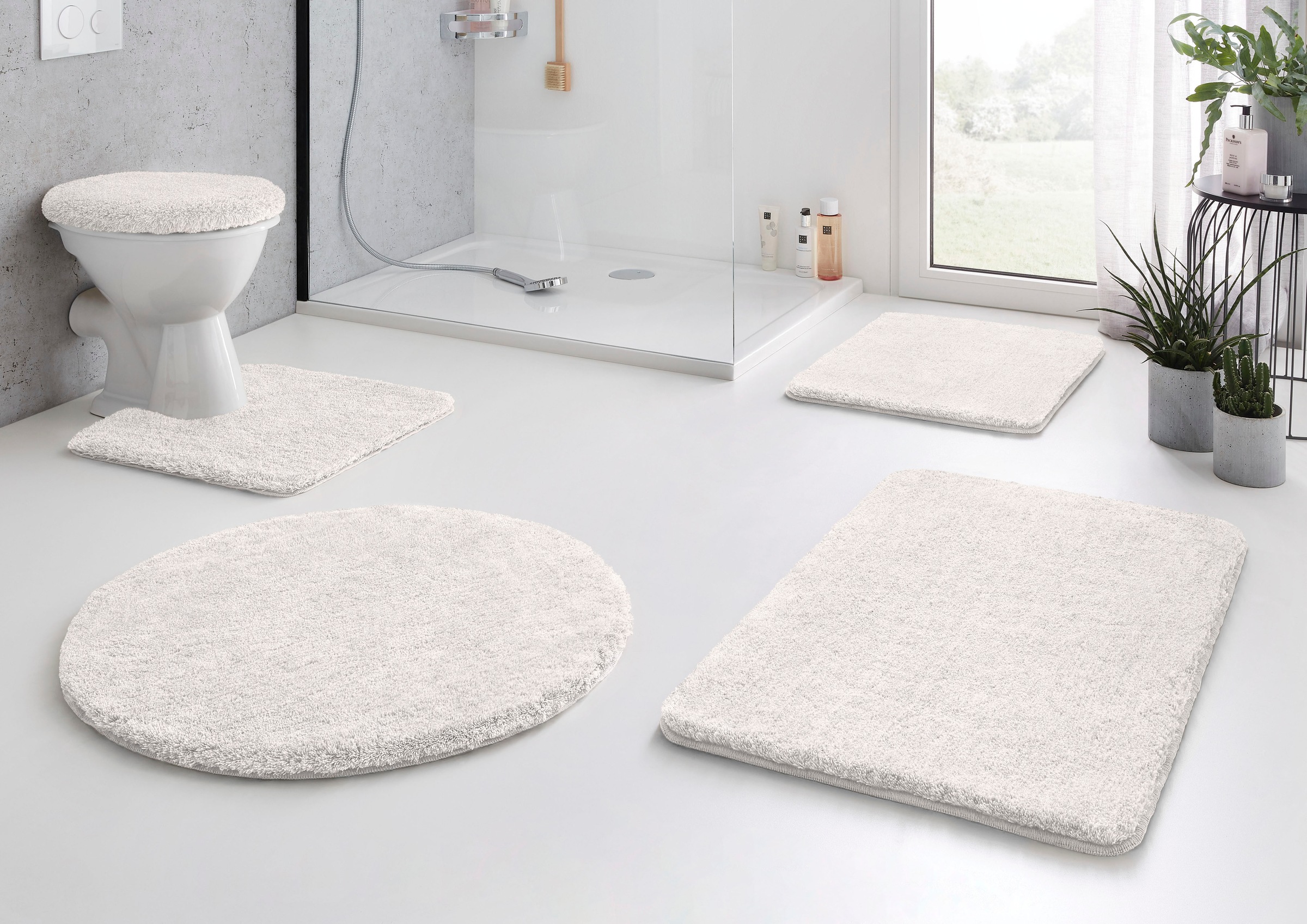 Kleine Wolke Badematte »RELAX«, rutschhemmend beschichtet, fußbodenheizungsgeeignet, Badteppich, Uni Farben, rechteckig, rund & als Set erhältlich