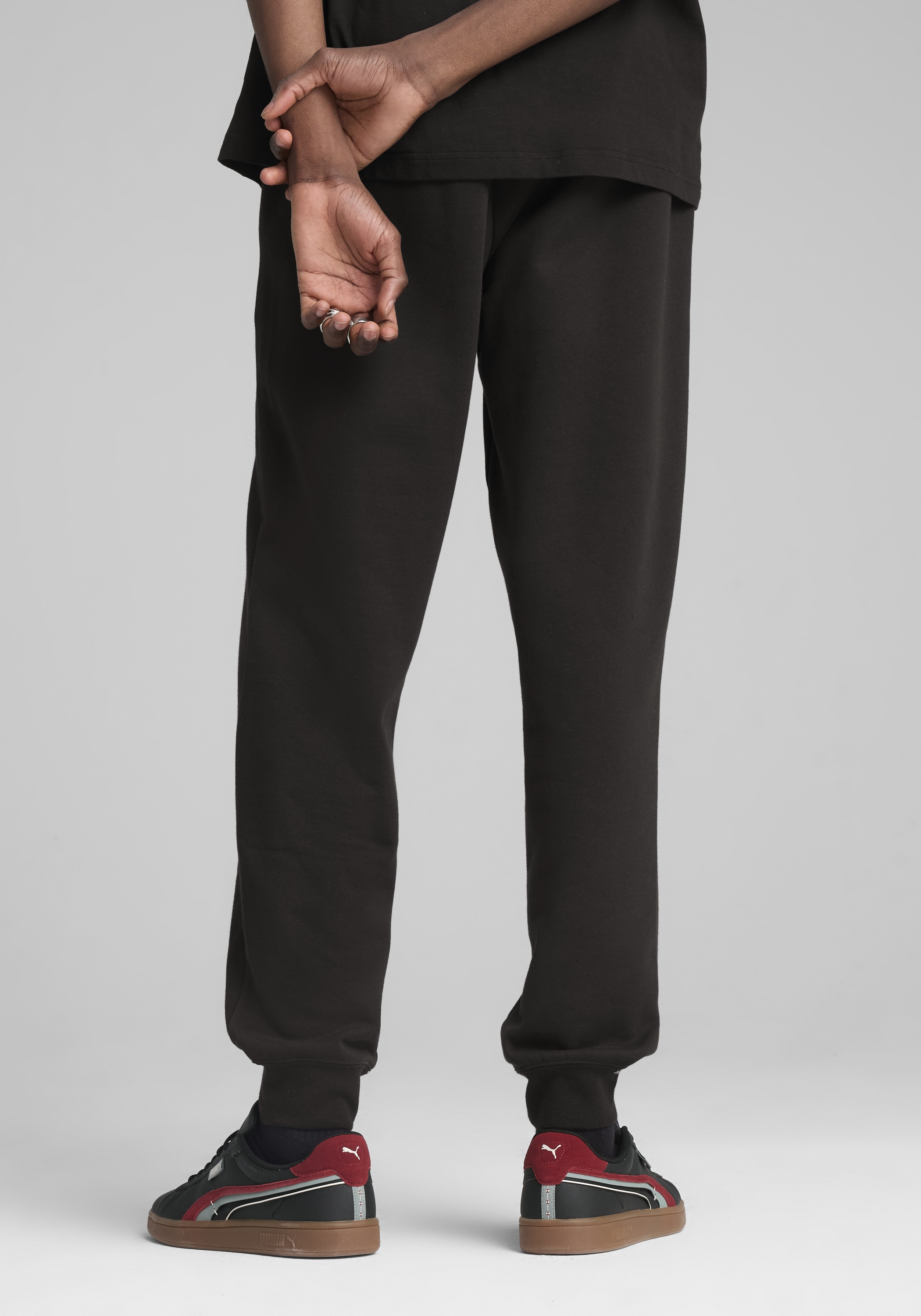 PUMA Trainingshose »ESS 2 COLOR NO. 1 LOGO SWEATPANTS FL CL«  sportlicher Stil, mit Eingrifftaschen, Regular Fit