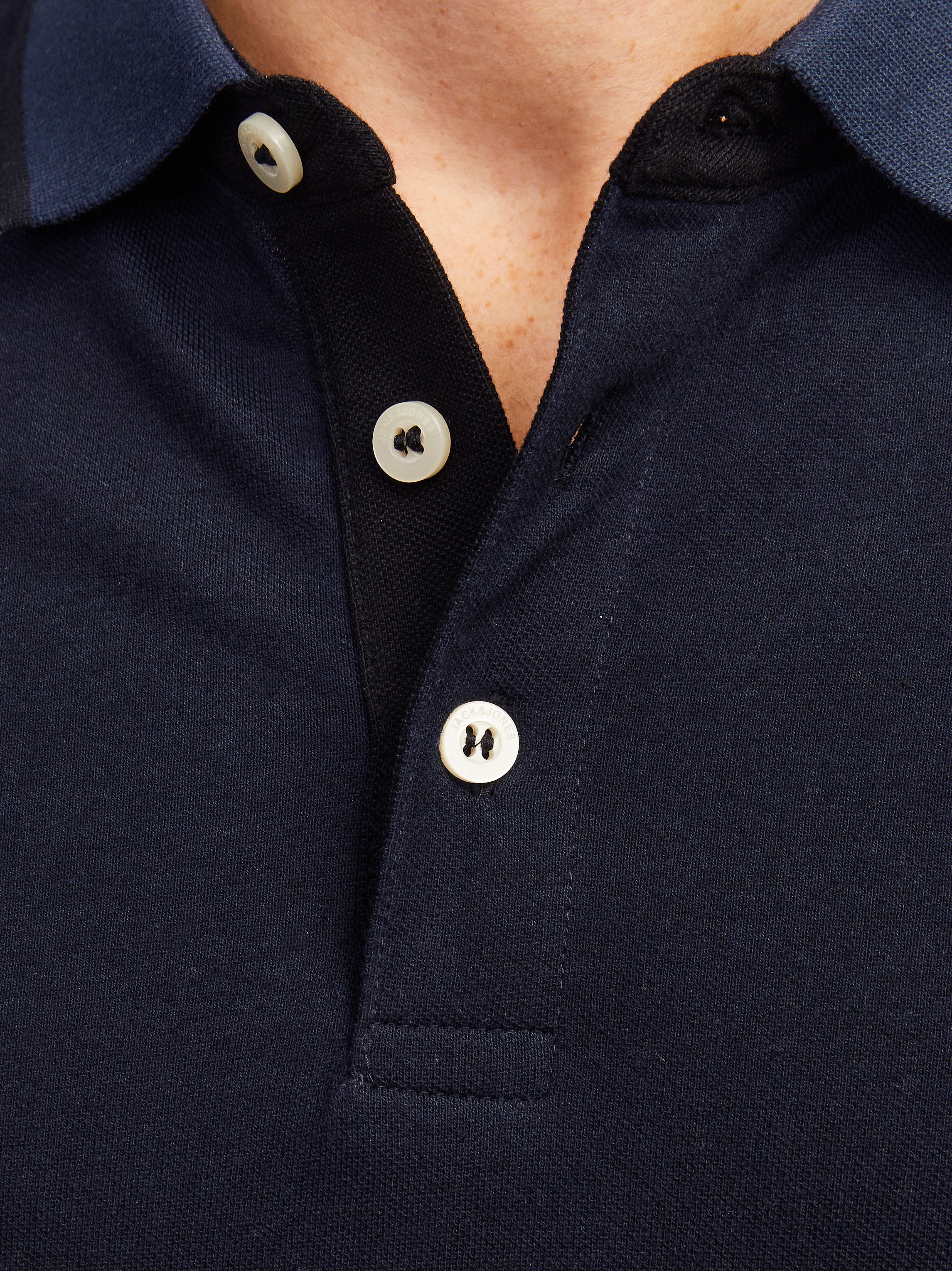 Jack & Jones Poloshirt »JJEPAULOS  Poloshirt mit klassischem Kragen und figurbetonter Form« Logostickerei, modisch, schmal, Baumwolle, Polokragen