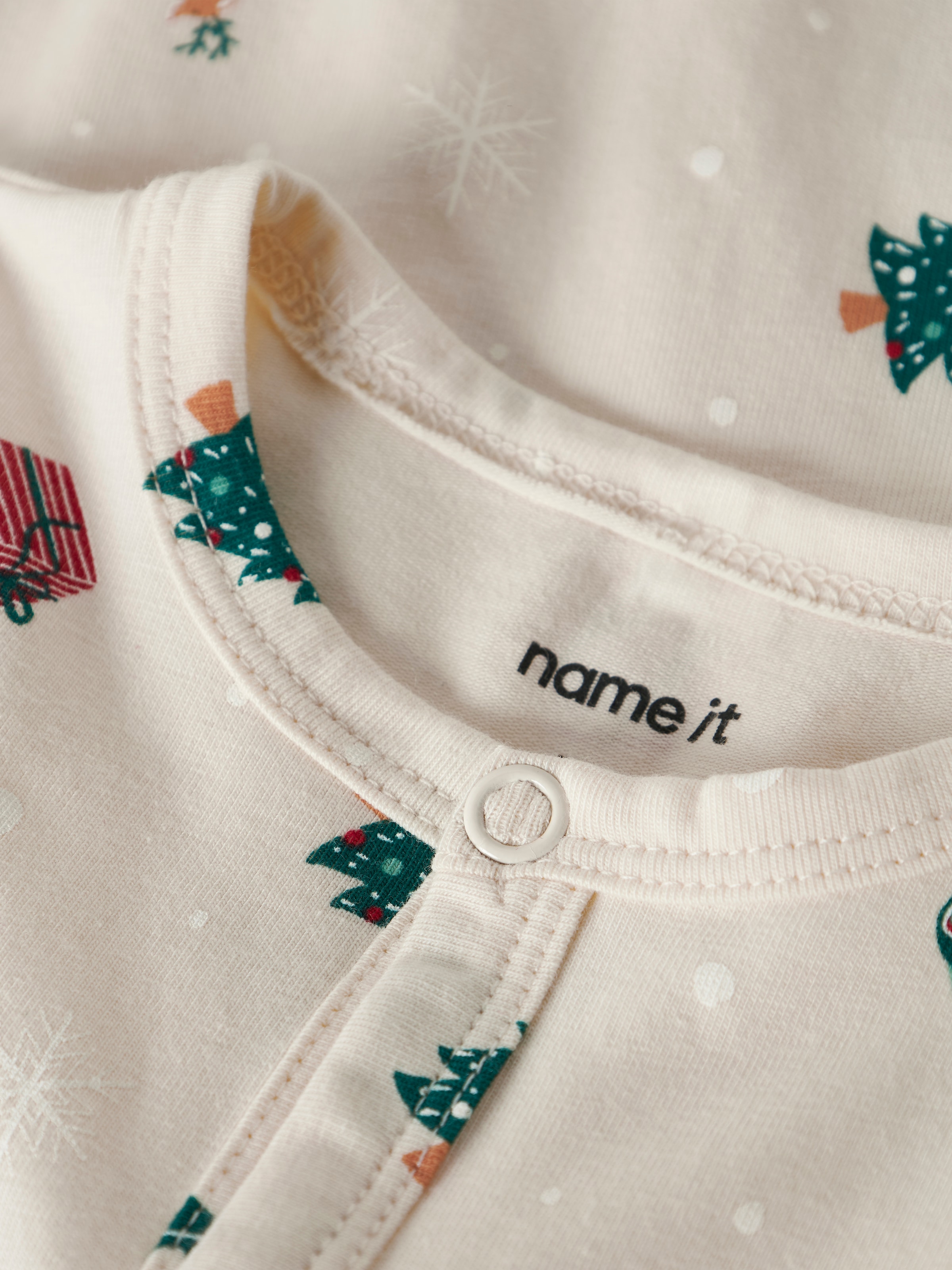 Name It Strampler »NBNVISMAS LS NIGHTSUIT« Weihnachten, Baumwollmischung
