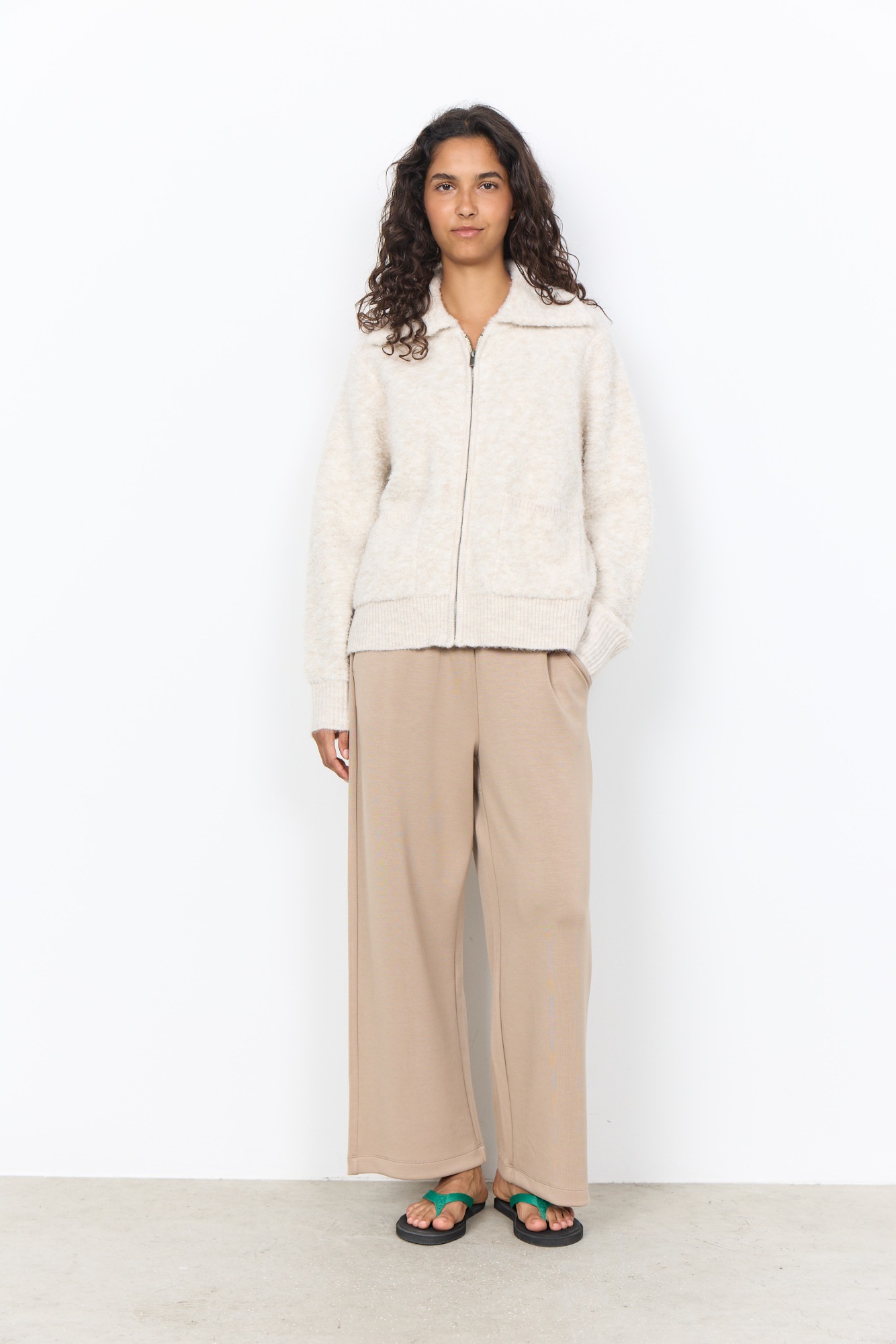 soyaconcept Strickjacke »SC-VENCHE 4« Materialmix, mit Kragen und Reißverschluss, Eingrifftaschen