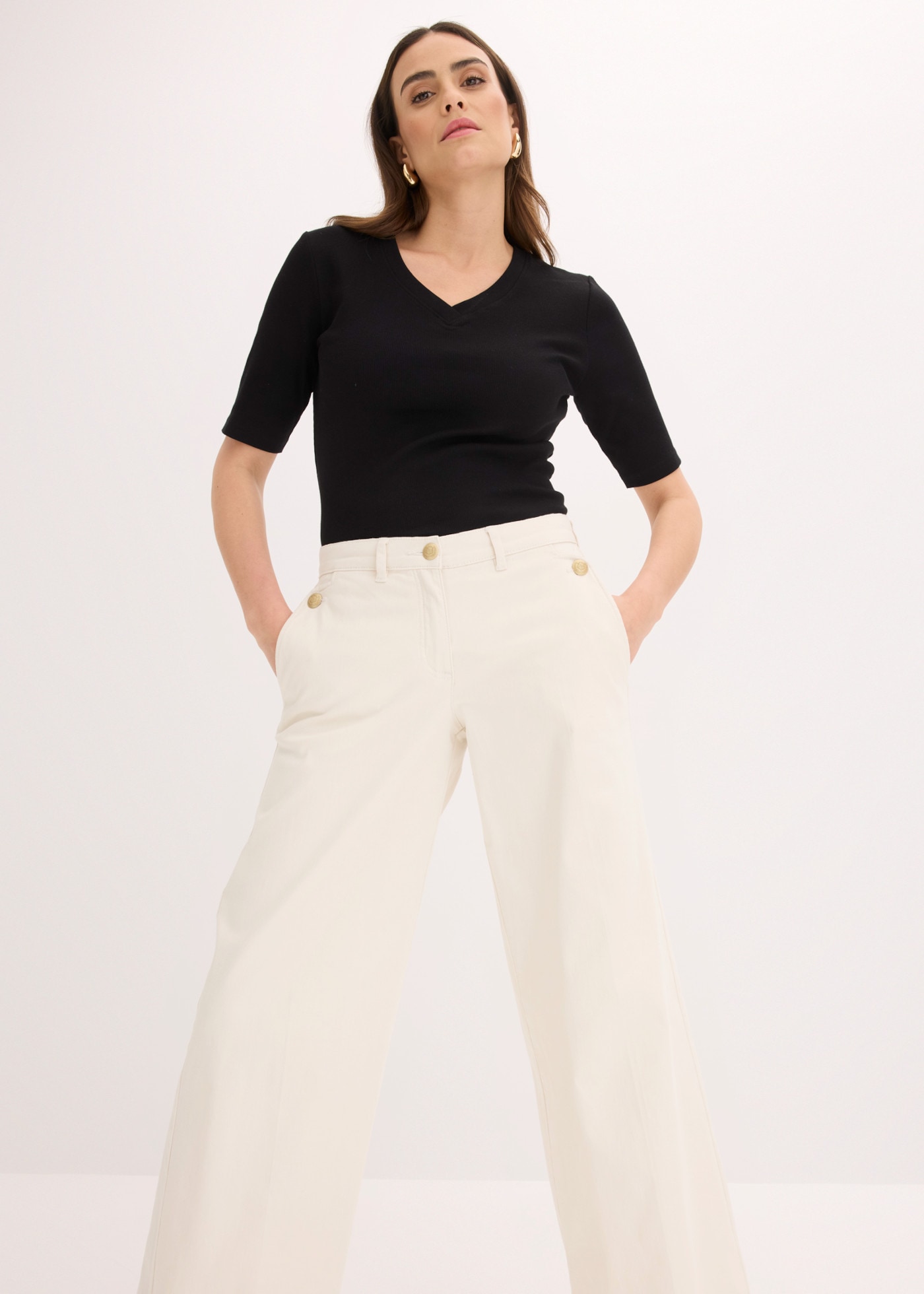 bonprix Webhose  Wide Leg Schnitt, Loose Fit Passform, mit Schmückknöpfen