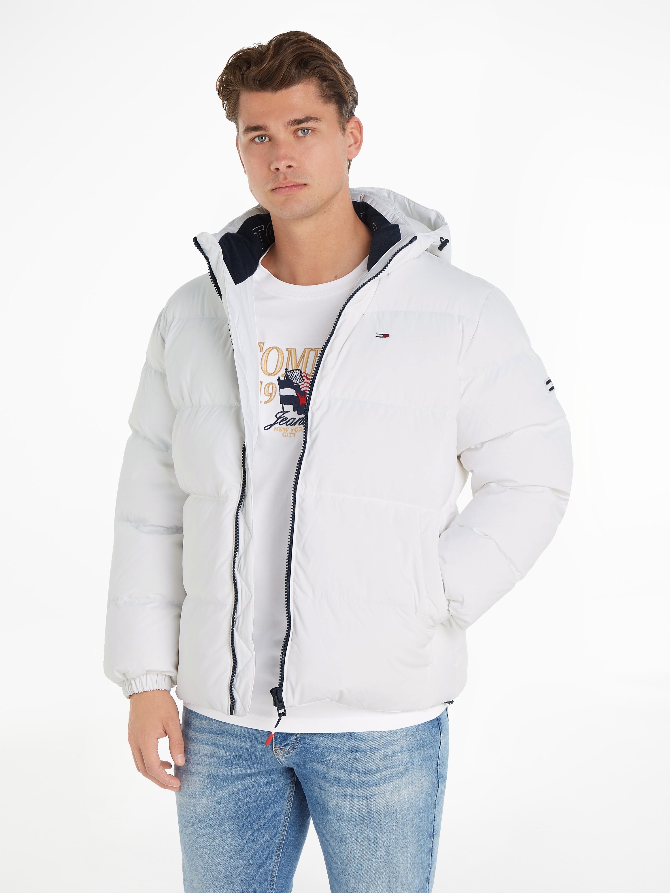 Tommy Jeans Daunenjacke »TJM ESSENTIAL DOWN JACKET«, mit Kapuze, mit Tunnelzug und Stoppern an der Kapuze