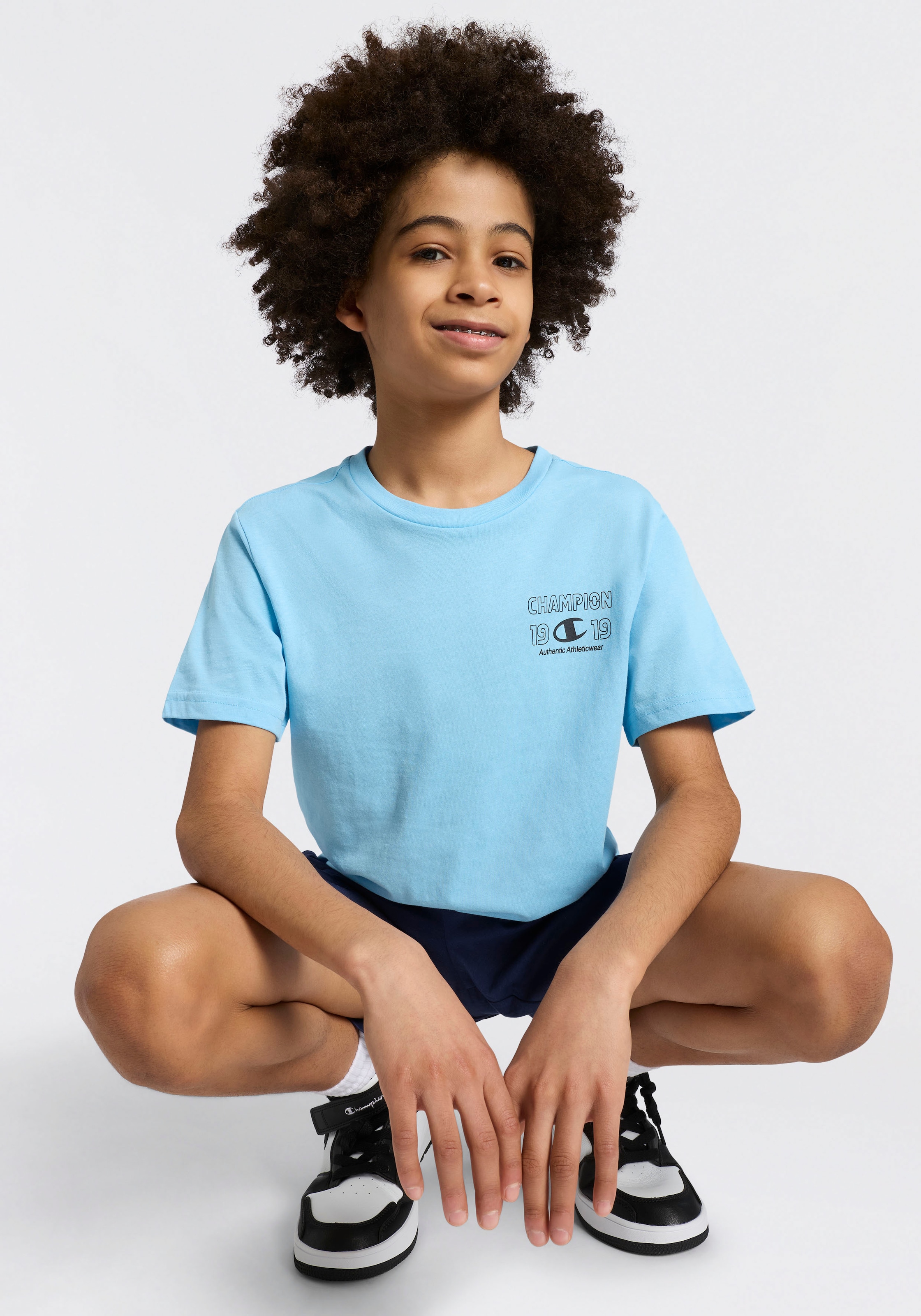 Champion T-Shirt & Shorts »Graphic T-Shirt and Shorts Set« 2 tlg. für sportliche Aktivitäten, leichtes Tragegefühl