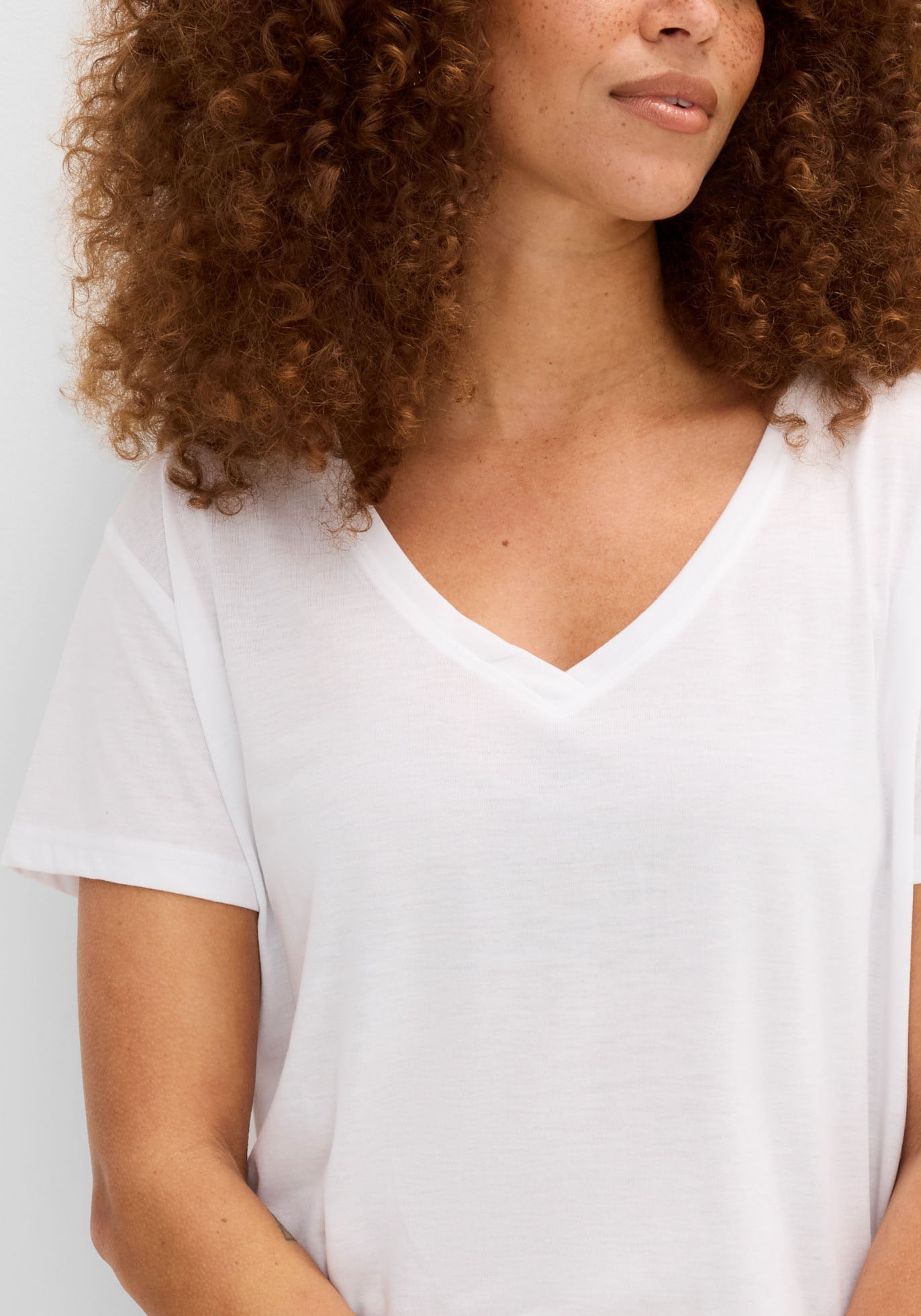 bonprix T-Shirt lockere Passform, Kurzarm-Design, V-Ausschnitt