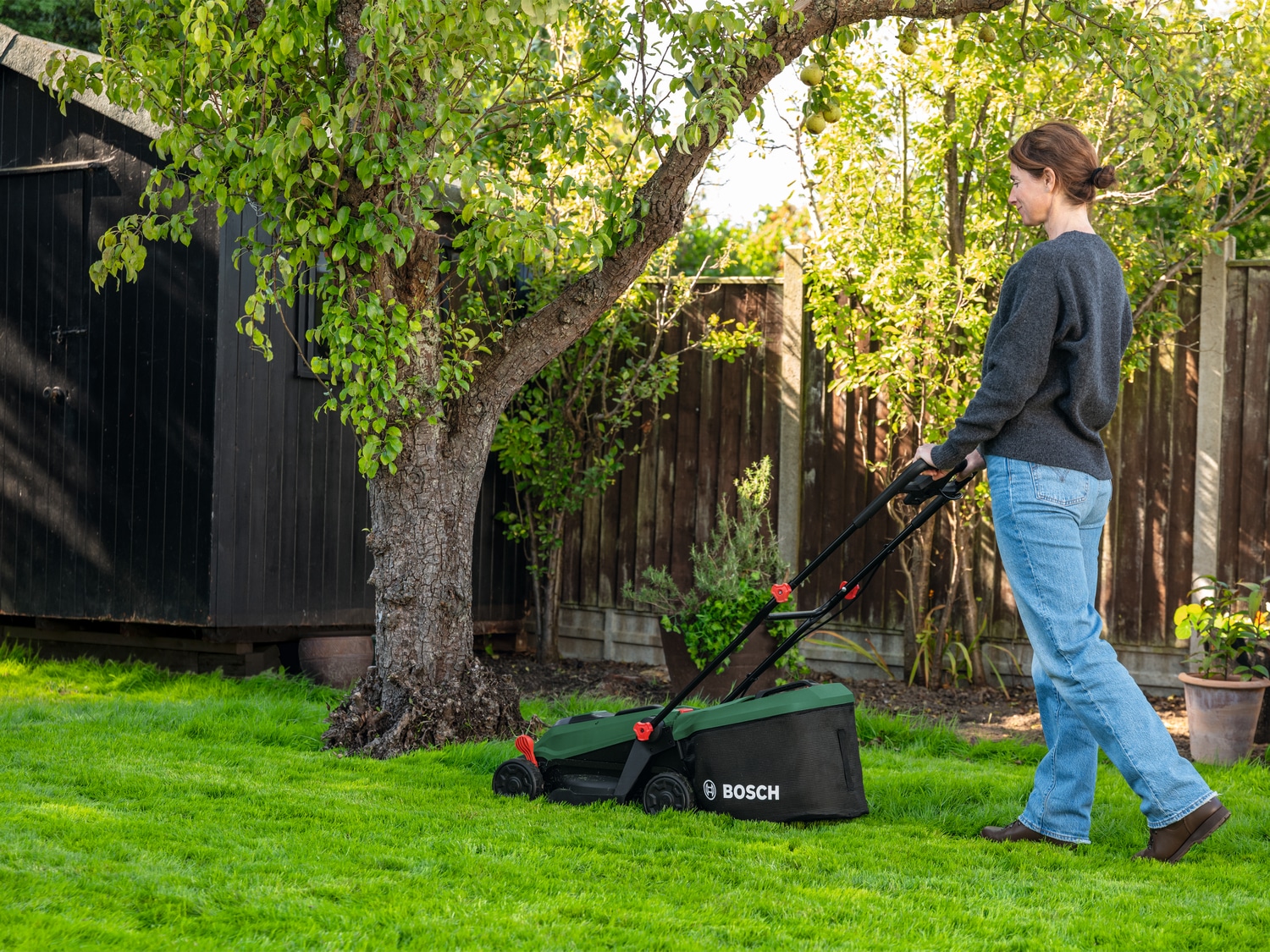 Bosch Home & Garden Akkurasenmäher »ROTAK18V-32« 3-in-1-Mäher für kleine bis mittelgroße Rasenflächen