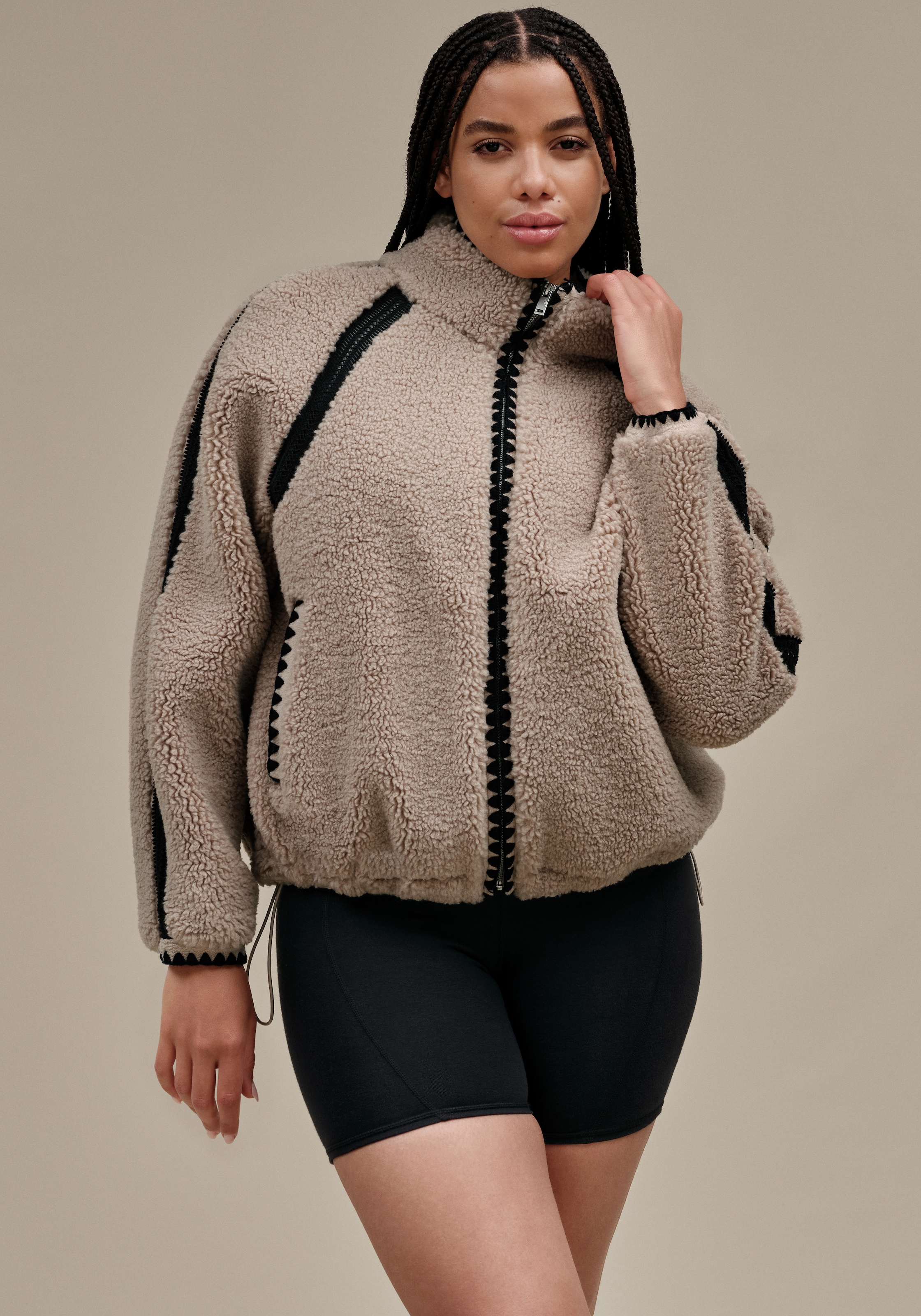 Fleecejacke »W NIKIA CROCHET UGGFLUFF JACKET«, mit Häkeldetail an Ärmelnähten und Ärmeln