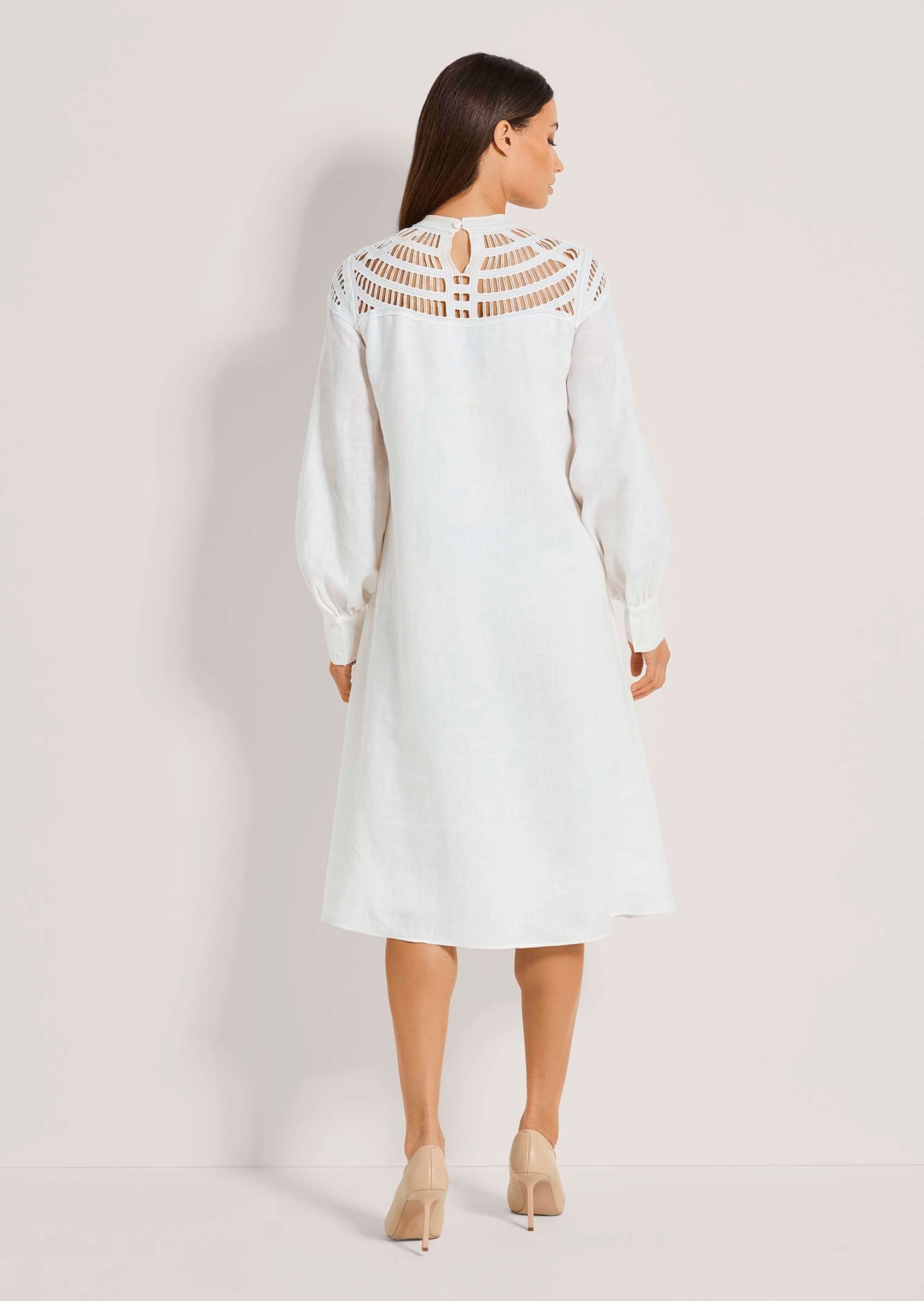 MADELEINE Sommerkleid »Kleid Leinenkleid mit Spitze«