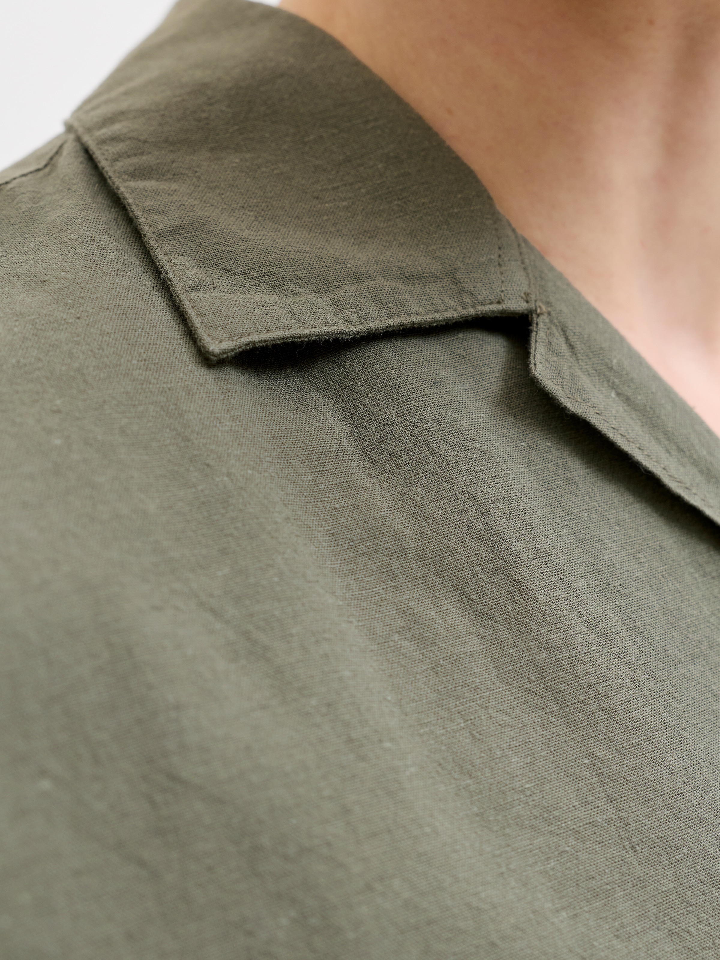Jack & Jones Kurzarmhemd »JJEBREEZE LINEN BLEND RESORT SHIRT SS SN« mit Knopfleiste