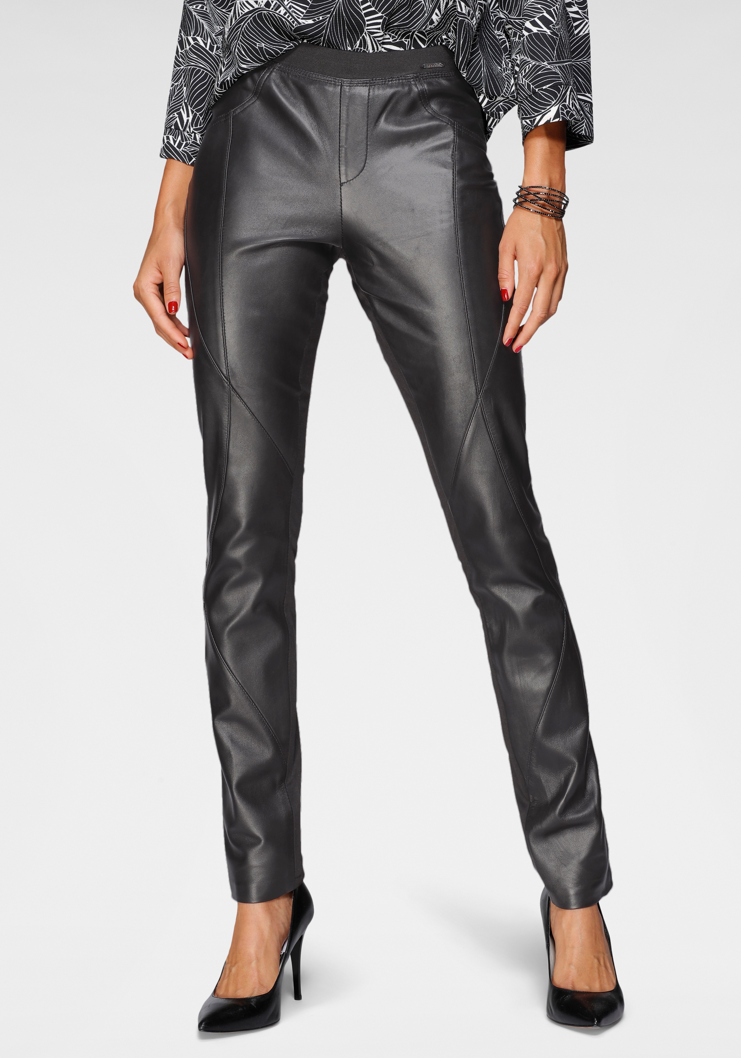 Laura Scott Lederhose, Leggings