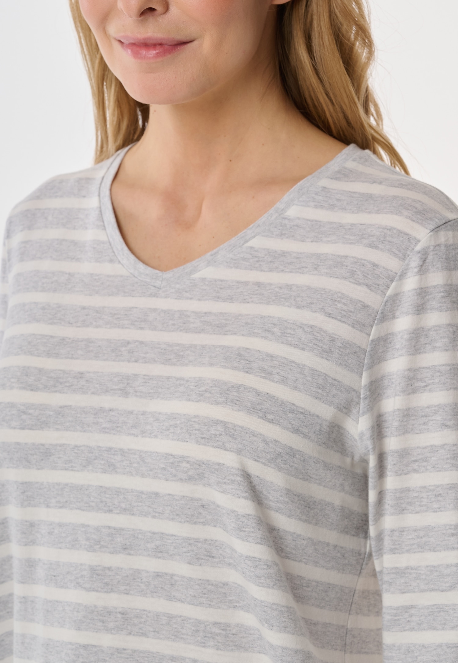 Schiesser Schlafanzug »Casual Essentials«, (2 tlg.), Baumwolle, V-Ausschnitt, langärmelig