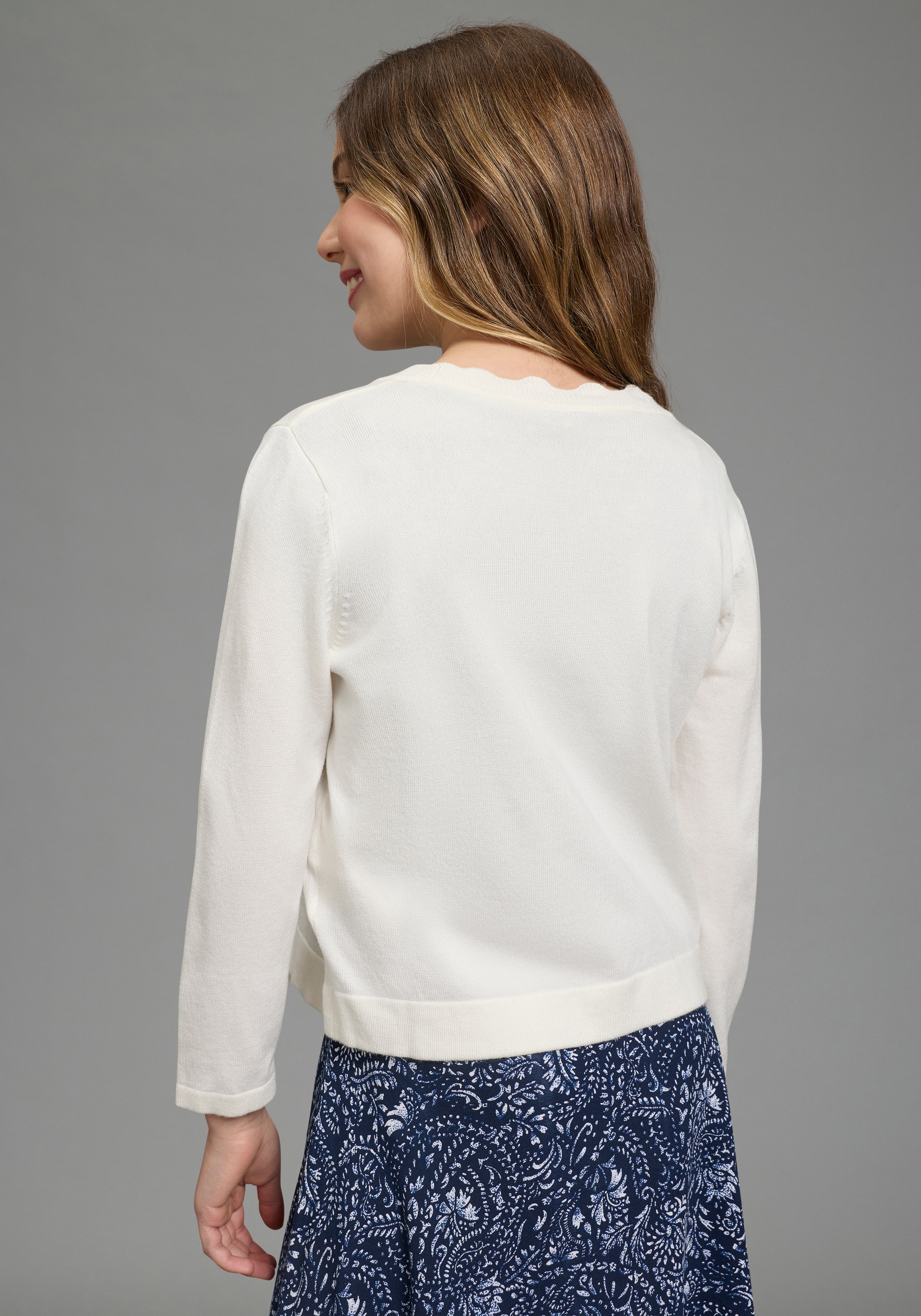 KIDSWORLD Strickjacke »Strickjacke mit schöner Wellenkante« 1-Knopf-Form, Langarm, aus Feinstrick