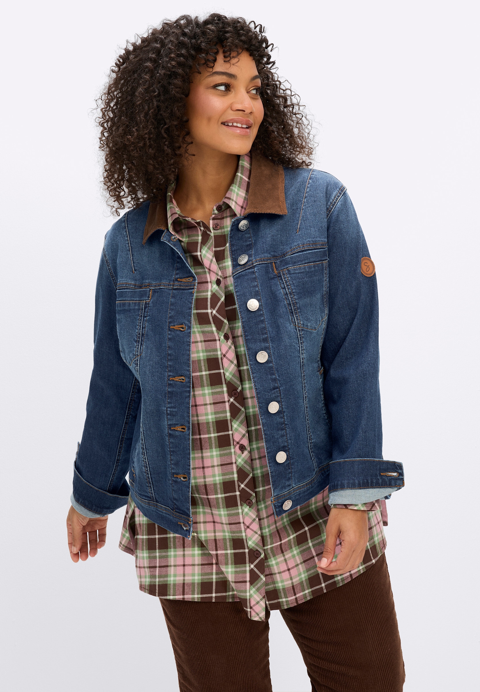 Sheego Jeansjacke »Jeans-Jacke Jeansjacke in leichter Waschung« ohne Kapuze