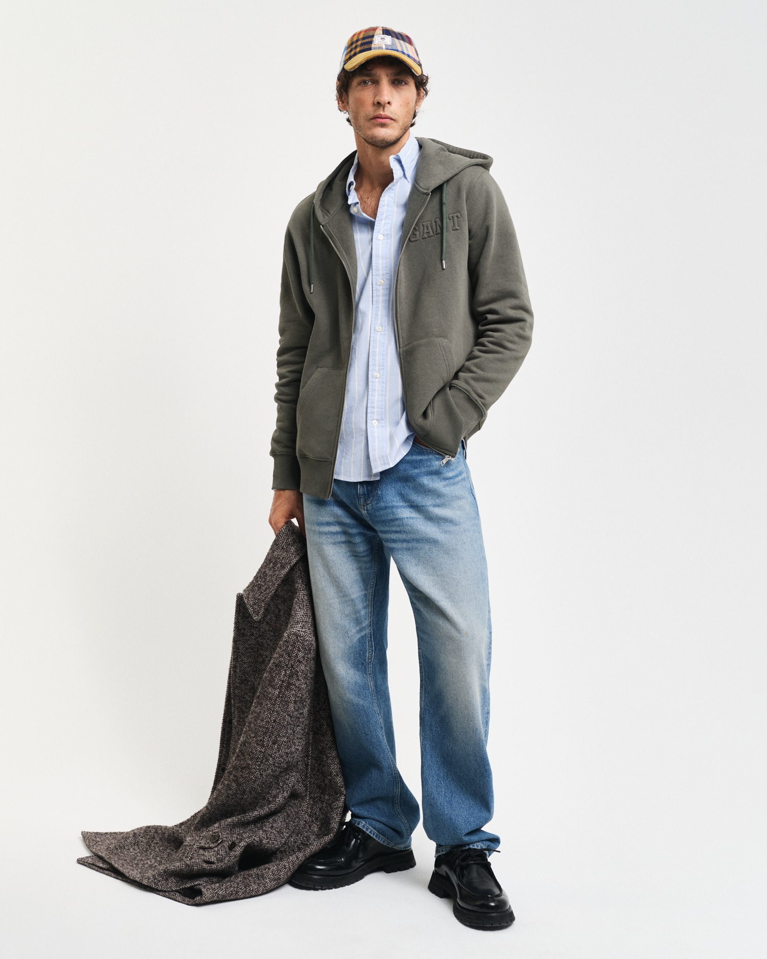 Gant Kapuzensweatjacke »EMBOSSED FULL-ZIP HOODIE«, eine erhabene GANT-Grafikprägung auf der Brust