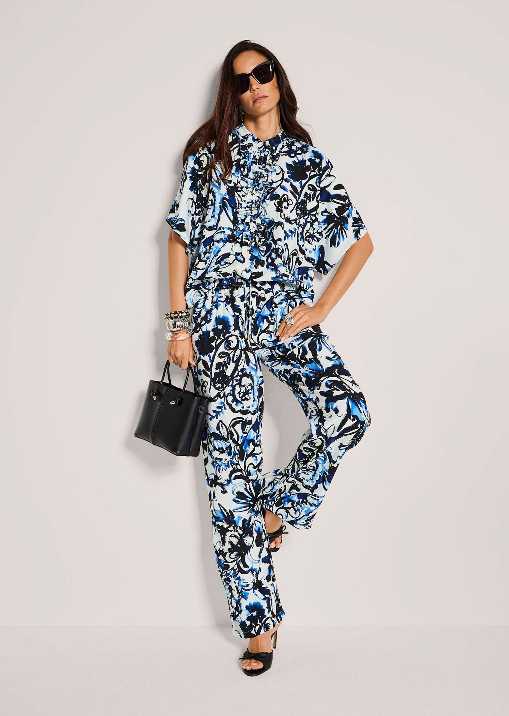 MADELEINE Kurzarmbluse »Blusenshirt Oversized-Bluse mit Rüschen« Bluse mit Rüschendekoration an der Knopfleiste