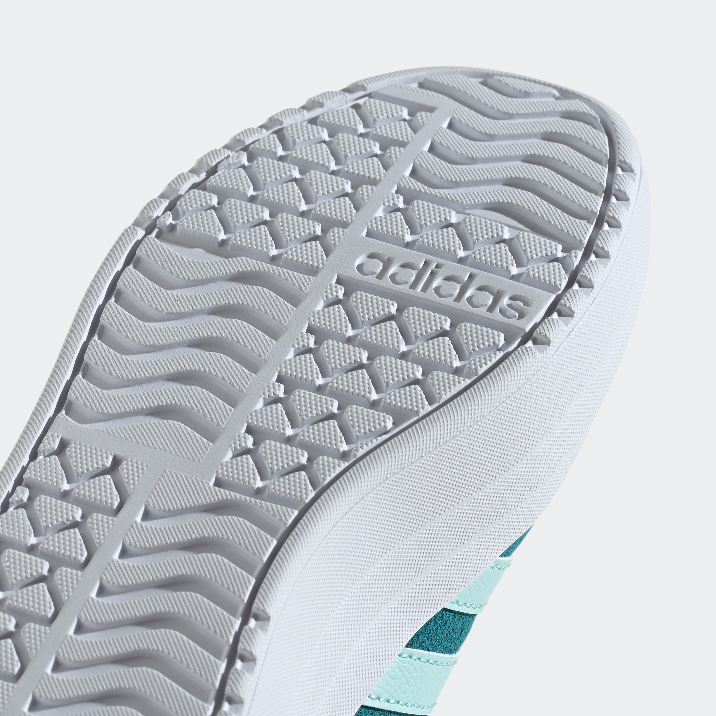 adidas Sportswear Plateausneaker »VL COURT BOLD LIFESTYLE KIDS«, Design auf den Spuren des adidas Gazelle Bold