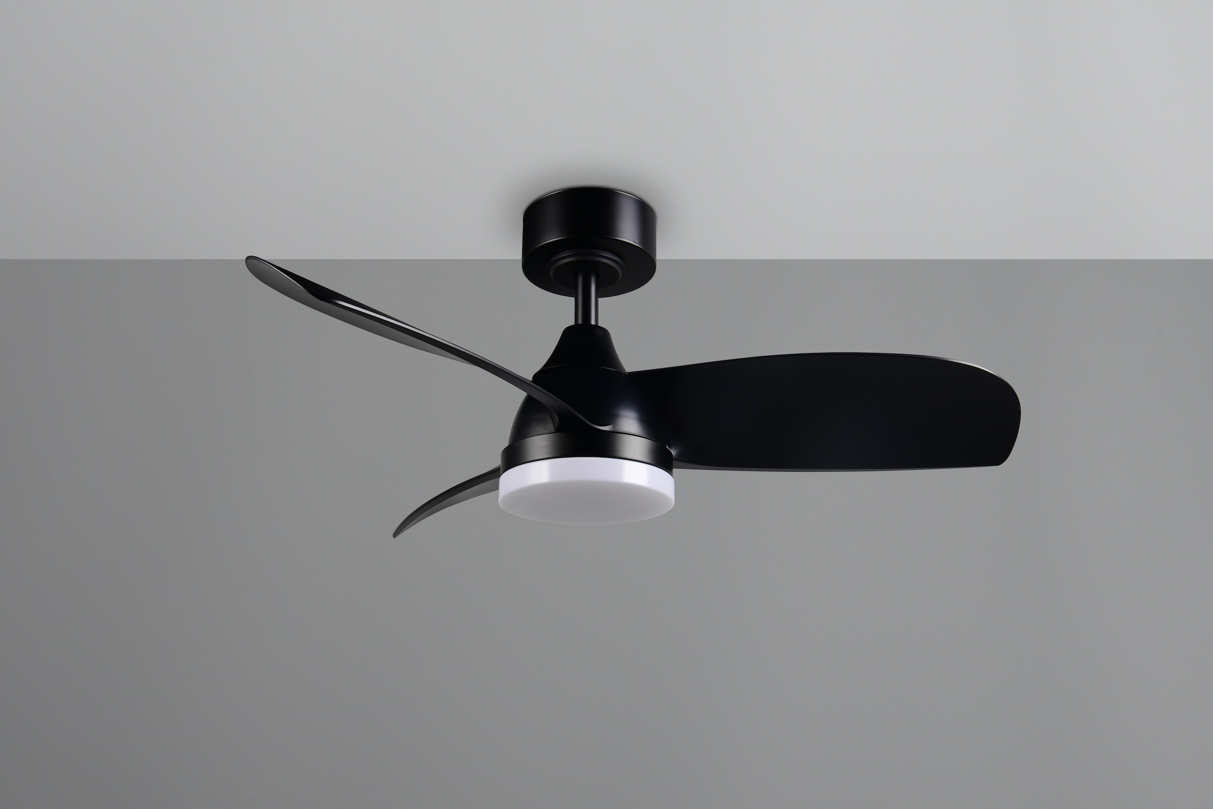 REALITY Leuchten LED Deckenleuchte »HELSINKI mit Ventilator, Deckenventilator mit Licht inkl Fernbedienung« LED-Board 1 Stk. warmweiß - kaltweiß 6 Geschwindigkeiten höhenverstellbar Vor-& Rücklauf dimmbar Nachtlicht