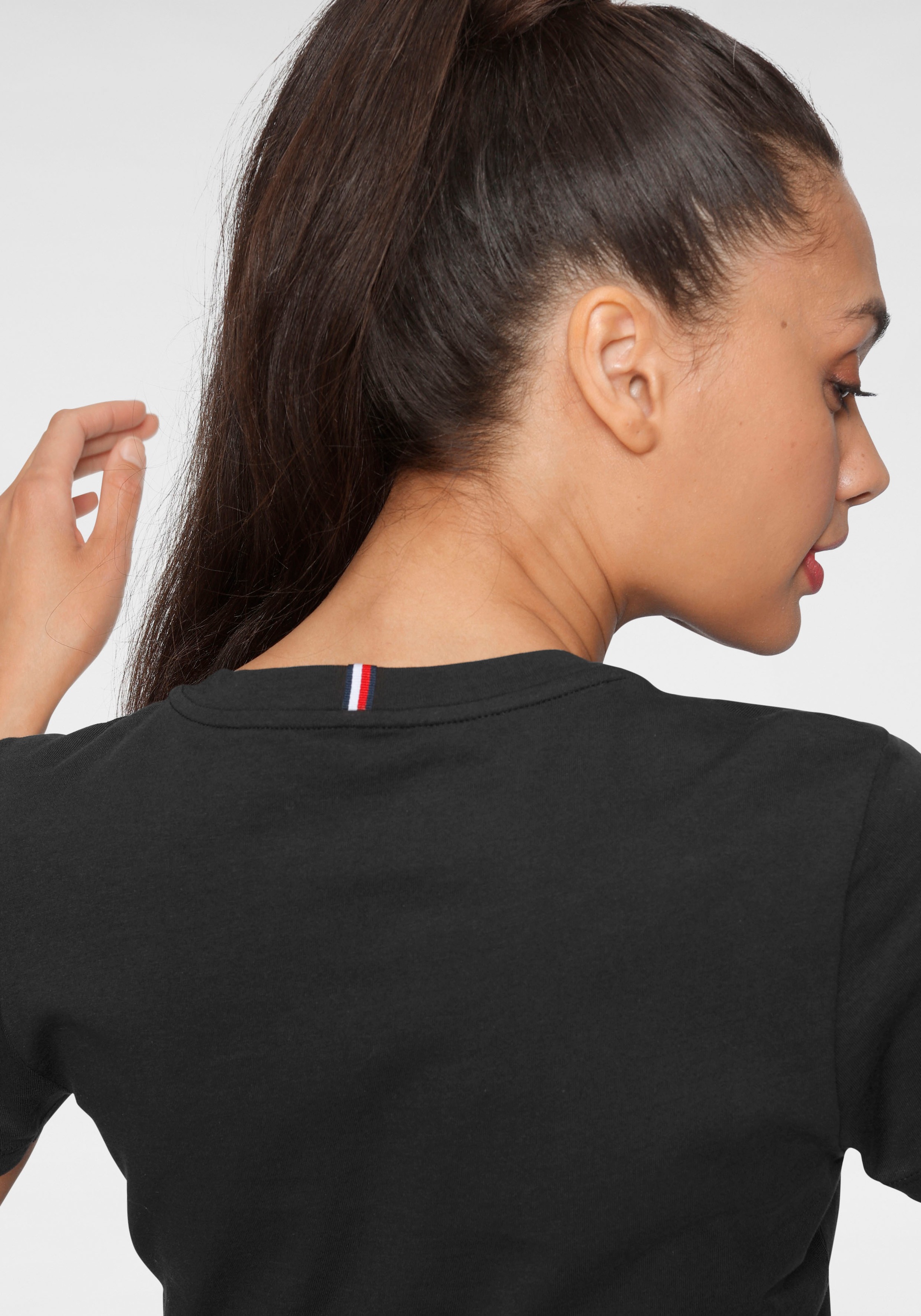 Tommy Hilfiger T-Shirt »HERITAGE CREW NECK TEE«, mit Tommy Hilfiger Logo-Flag auf der Brust