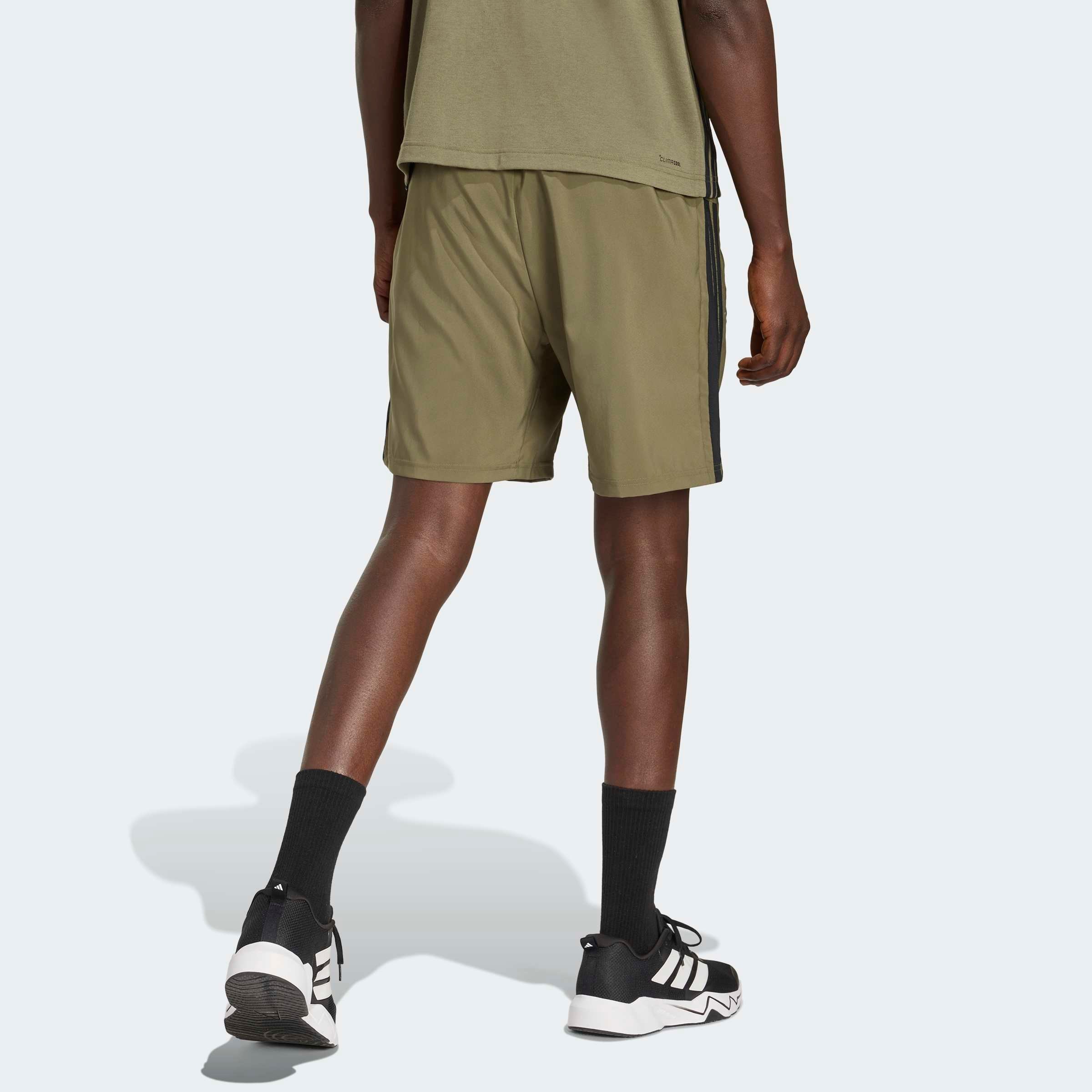 adidas Performance Shorts »WORKOUT ESSENTIALS BASE 3 STRIPES WOVEN«  normal-weit, für Fitness und Sportmode, sportlich, aus Polyester