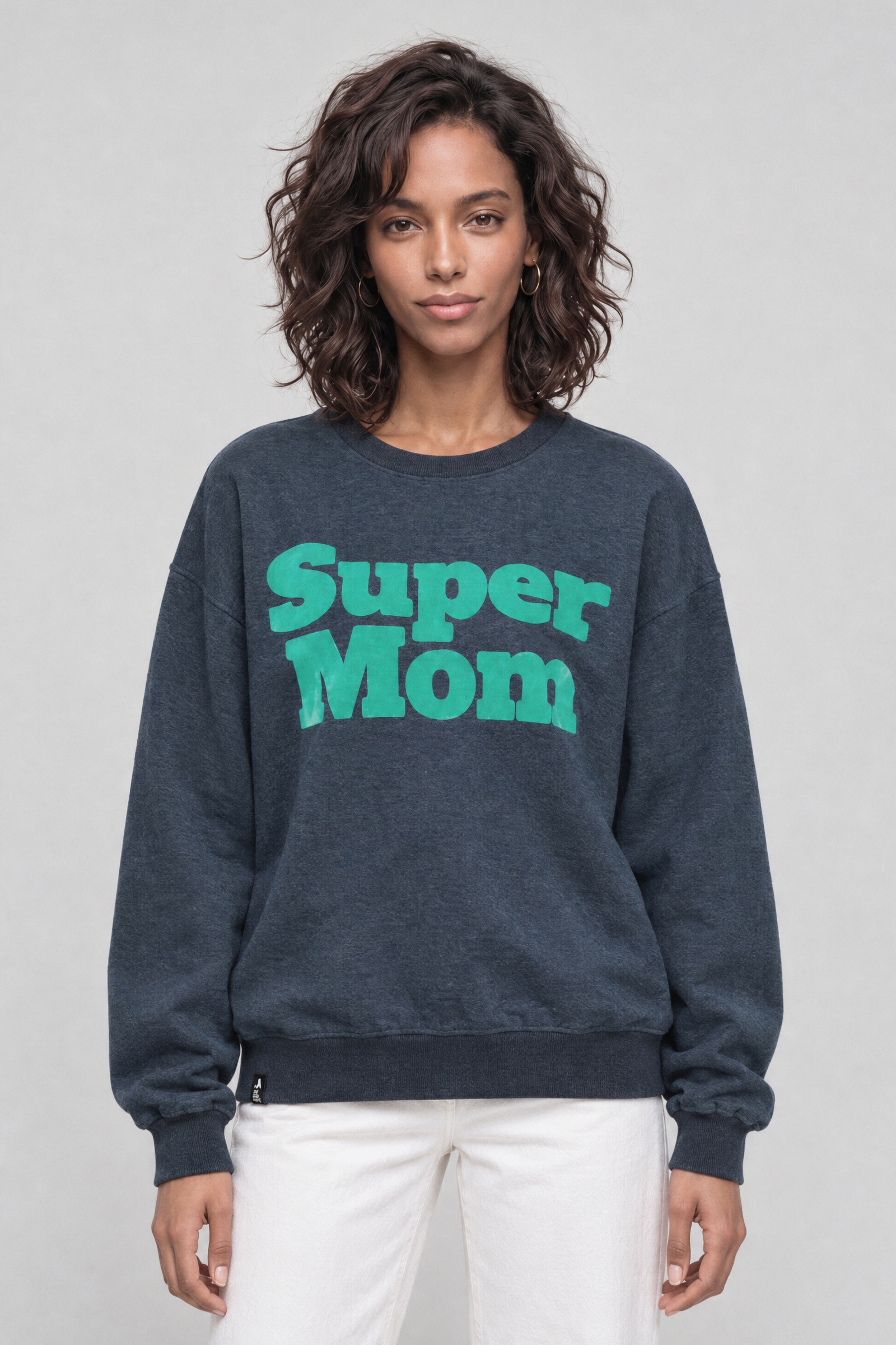 Alife & Kickin Sweatshirt , Zweizeilige Flockdruck-Optik auf der Brust, überschnittene Schultern
