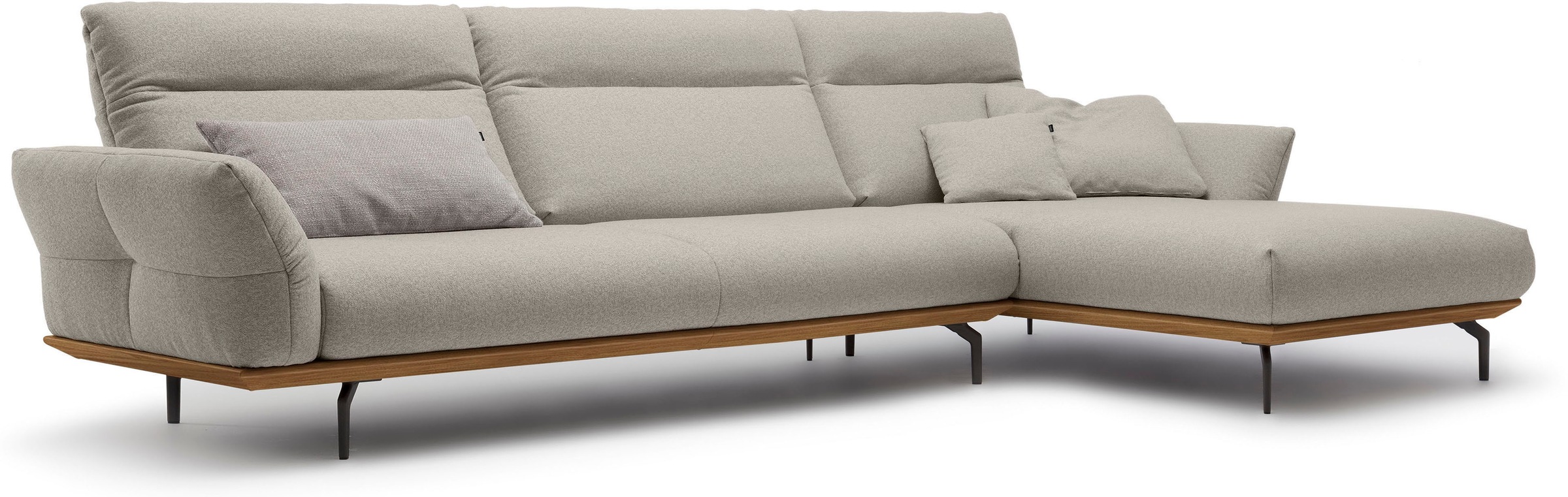 Creation BY ROLF BENZ Ecksofa »CR.460«, Sockel in Nussbaum, Winkelfüße in Umbragrau, Breite 338 cm
