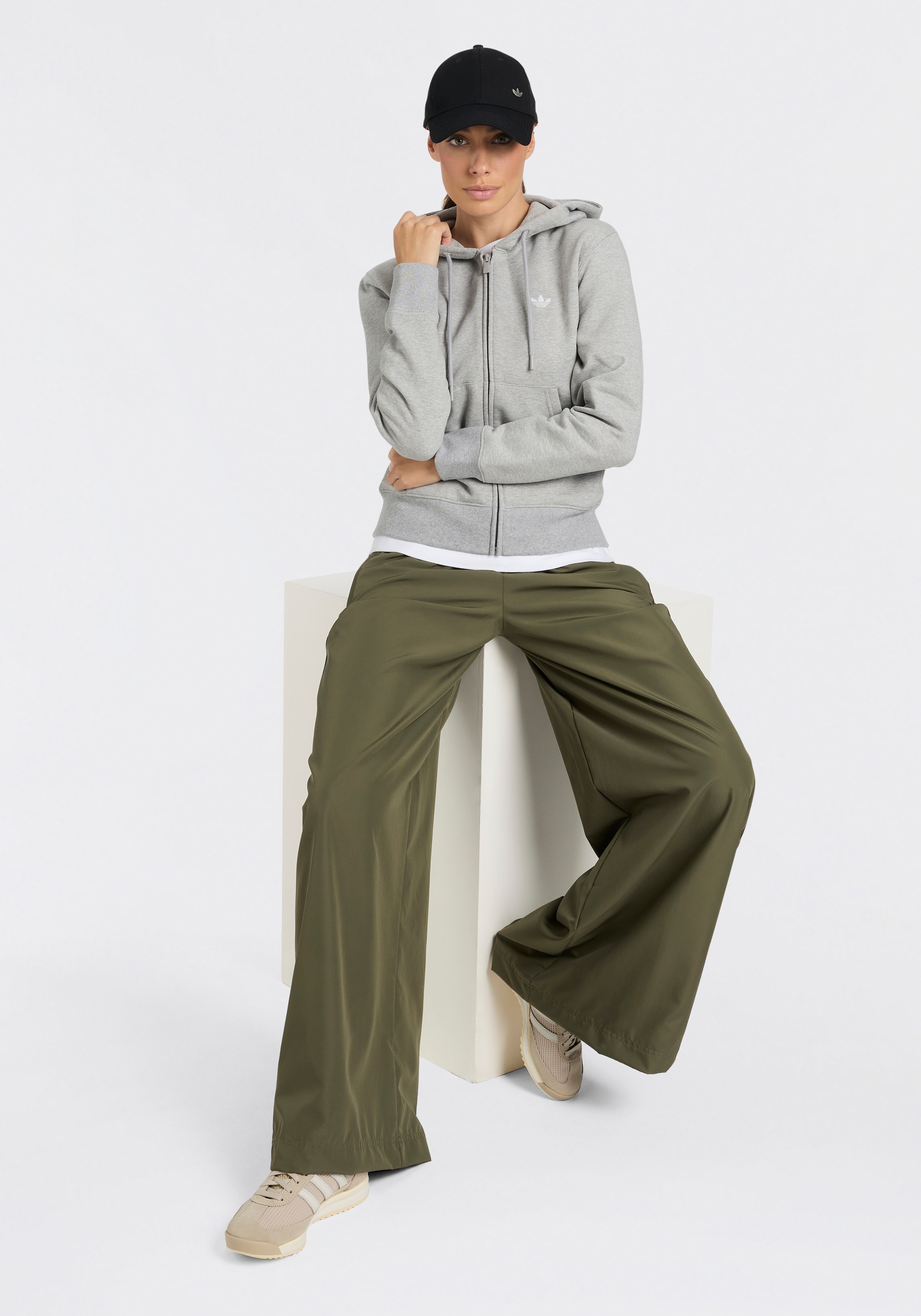 adidas Originals Sweatshirt »ESS FZ HD«, mit Reißverschluss, in normaler Länge
