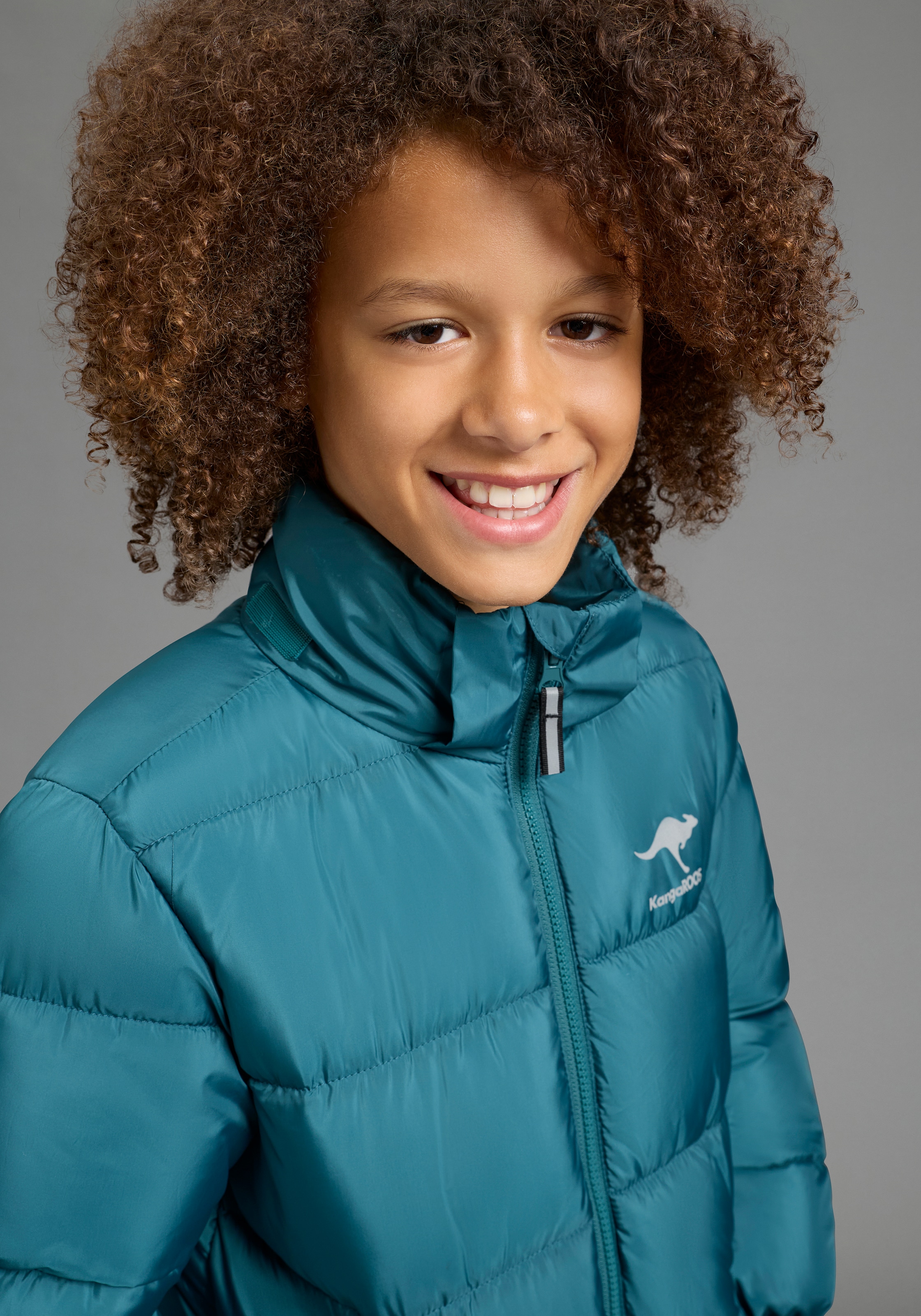 KangaROOS Winterjacke »warme Outdoor Steppjacke mit KangaROOS Print« mit Kapuze Winterwarme Jacke mit reflektierendem Logo-Print