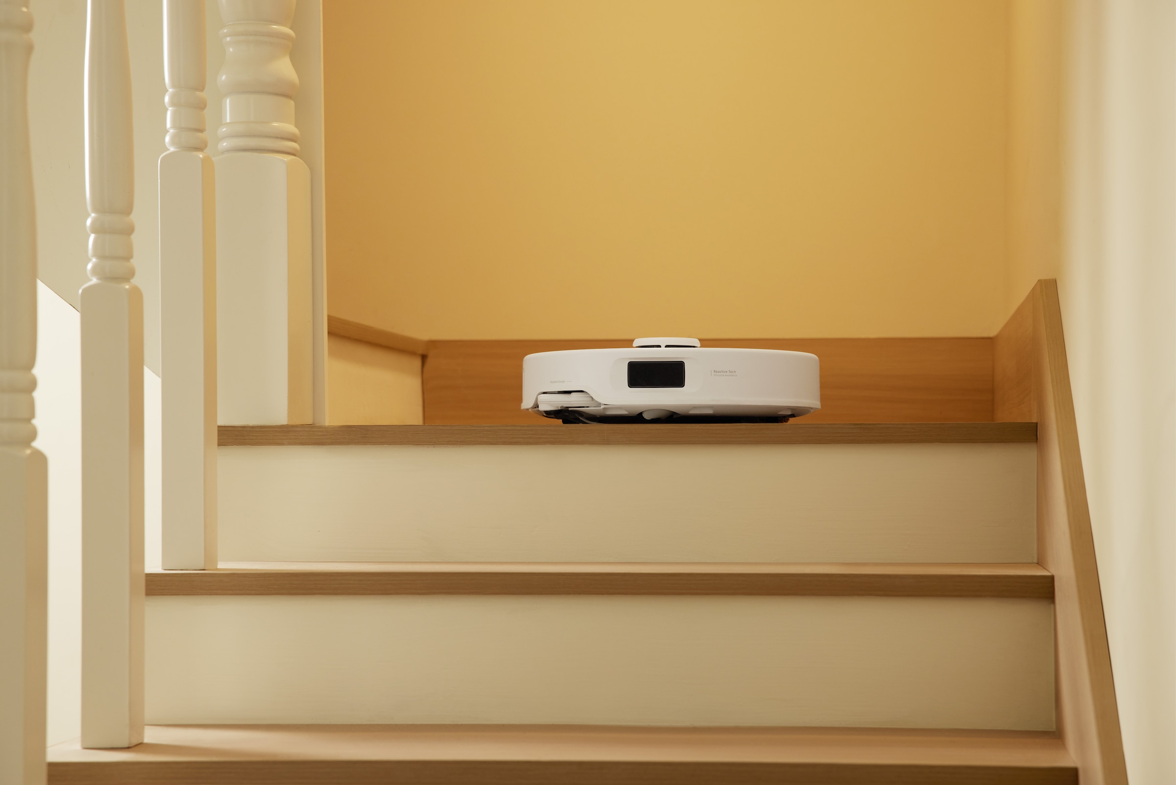 Roborock Saugroboter »Qrevo Curv 5A1, mit Wischfunktion, automatisches Entleeren« Auffüllen intensiver und Moppwäsche bei 75 °C.