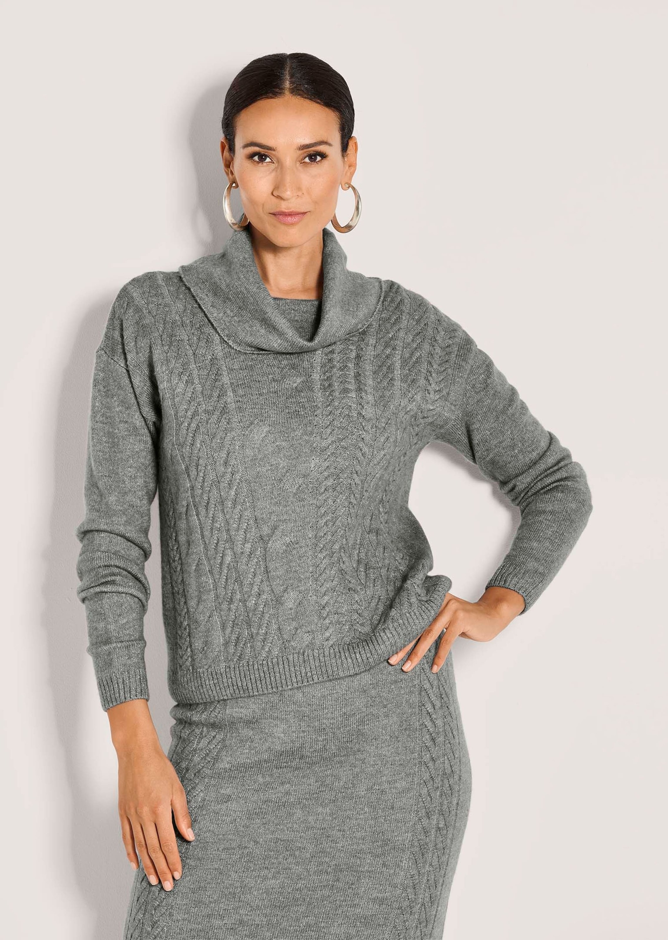 MADELEINE Longpullover »Strickpullover Stilvoller Viskosepullover mit Capuchon-Kragen« mit Zopfmuster