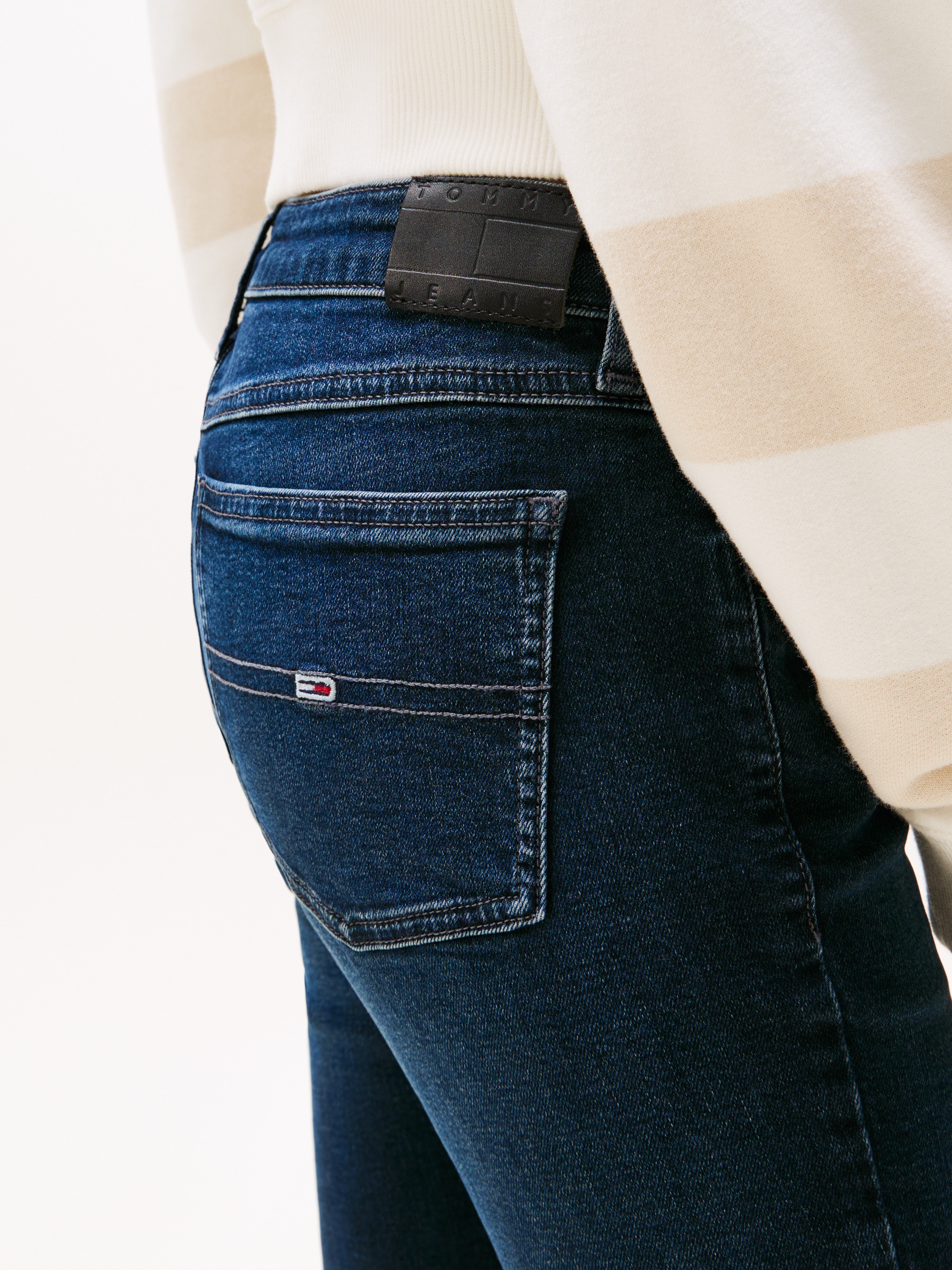Tommy Jeans Skinny-fit-Jeans »LW SKN CH12«, mit Logo-Badge, Logstickerei