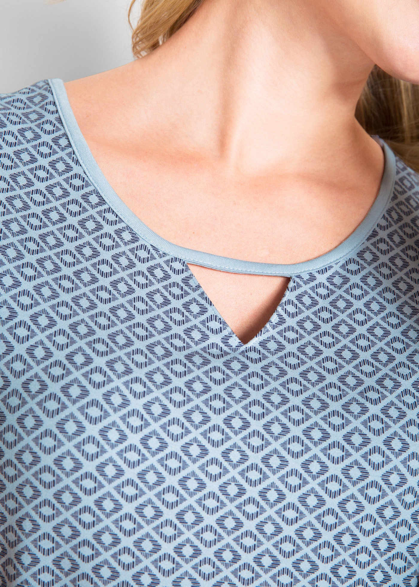 bonprix T-Shirt Regular Fit, Kurzarm-Design, mit Gummizug, aus Viskose und Elasthan