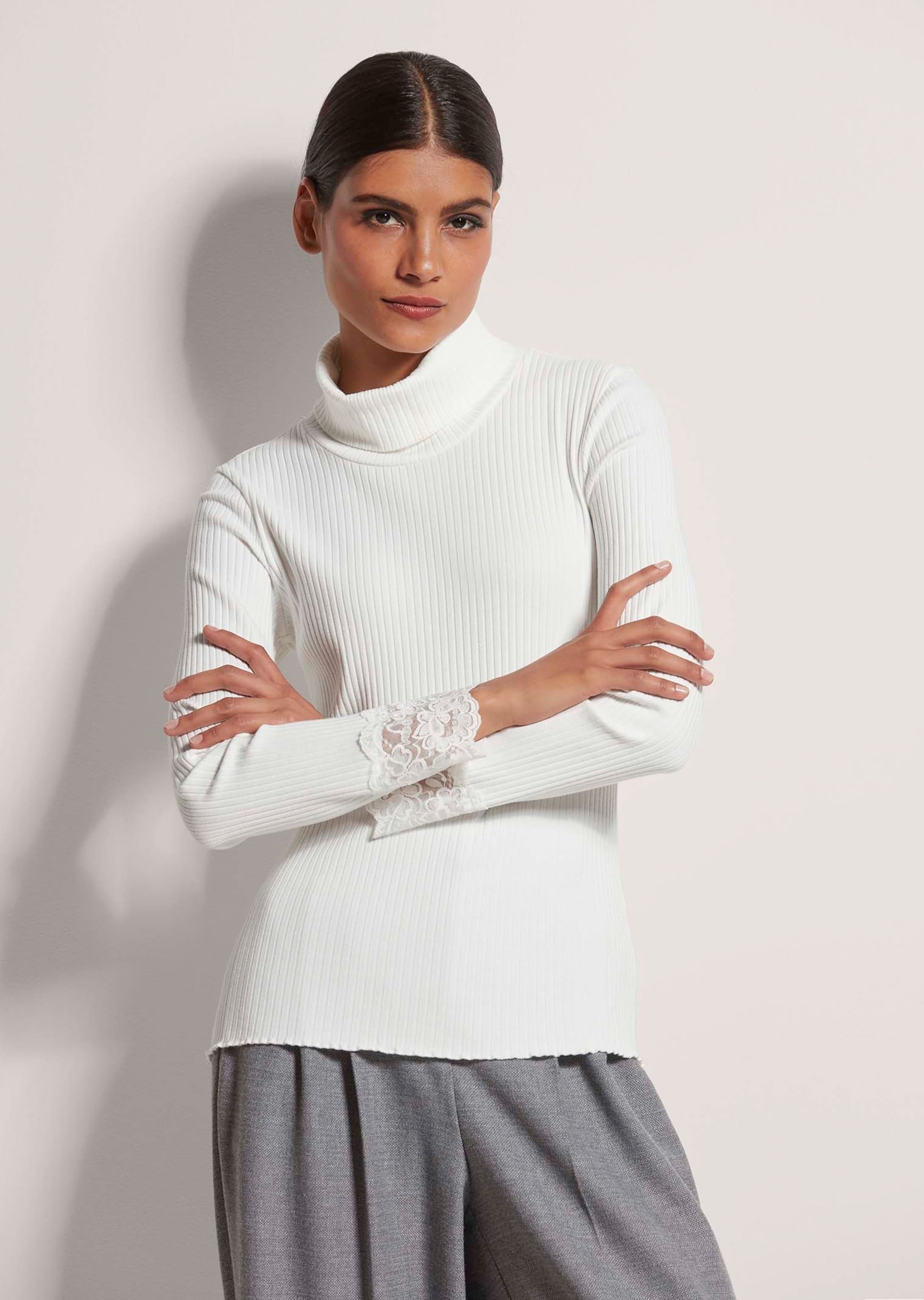 MADELEINE Langarmshirt »Rollkragenshirt Elegantes Basicshirt mit Spitze, Rollkragen«
