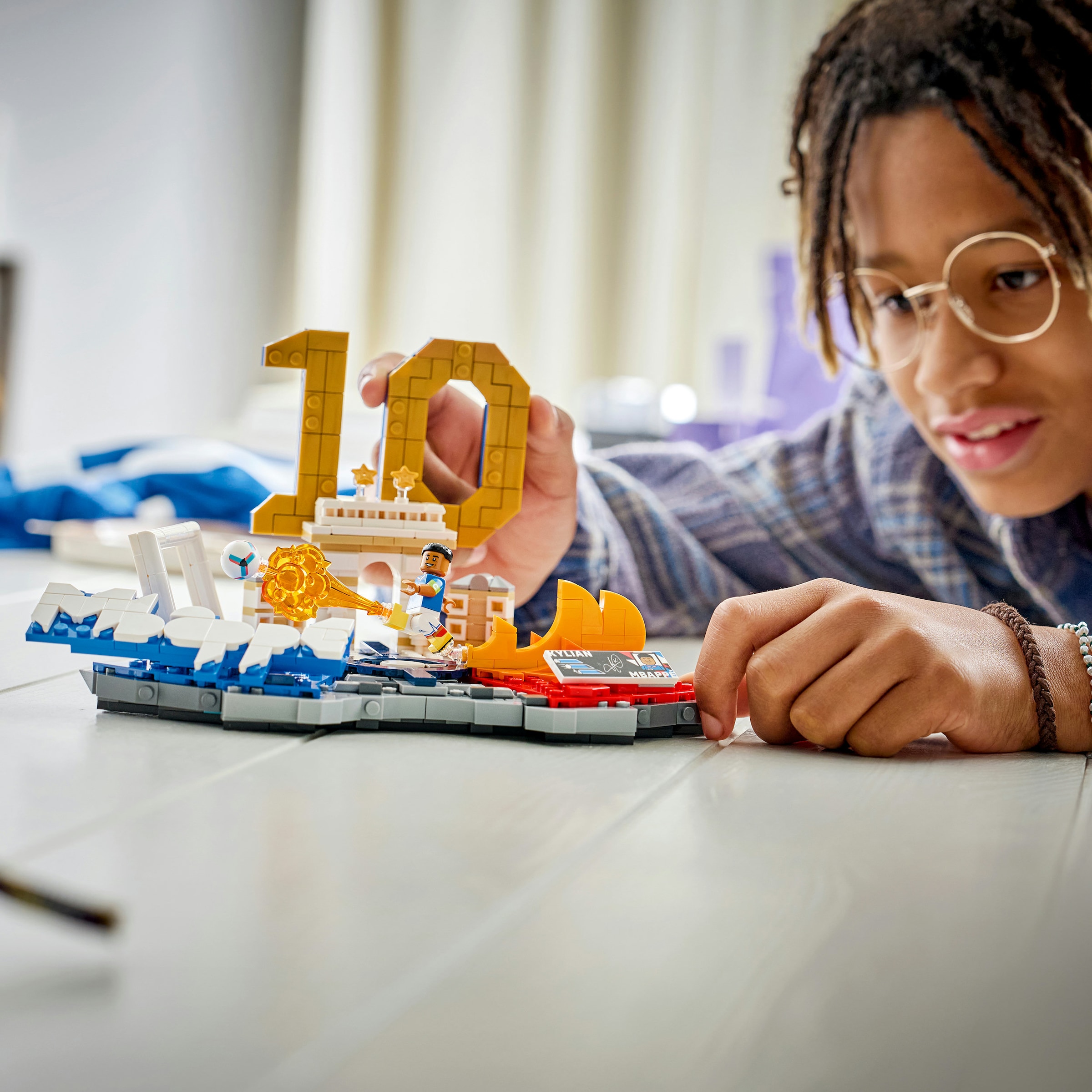 LEGO® Konstruktionsspielsteine »Kylian Mbappé – Fußball-Highlights (43013), LEGO Editions Football«