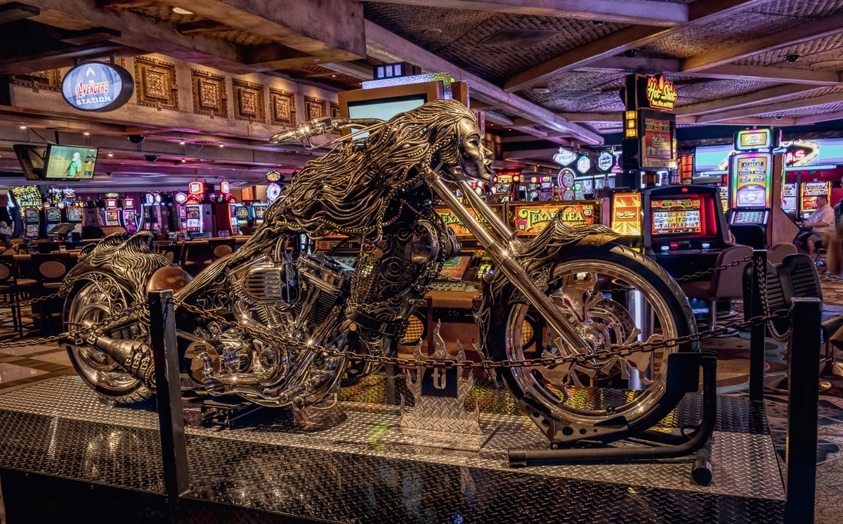 Papermoon Fototapete »OLDTIMER MOTORRAD-TUNING CASINO LAS VEGAS SLOTMASCHINEN«