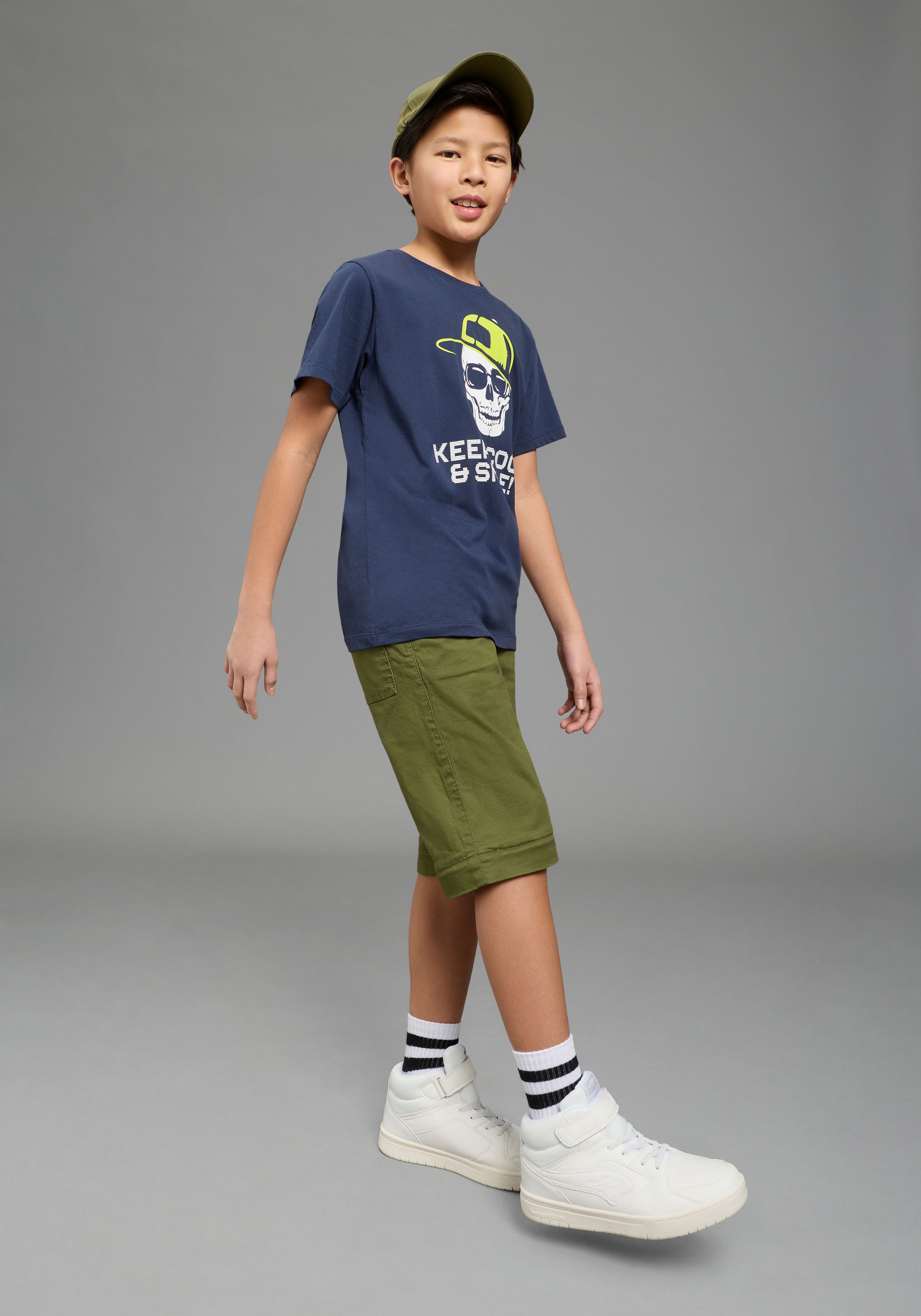 KIDSWORLD T-Shirt »Mit Sprüche-Print: KEEP COOL...« kurzärmelig,  basic geschnitten,  Rundhalsausschnitt,  aus Baumwolle