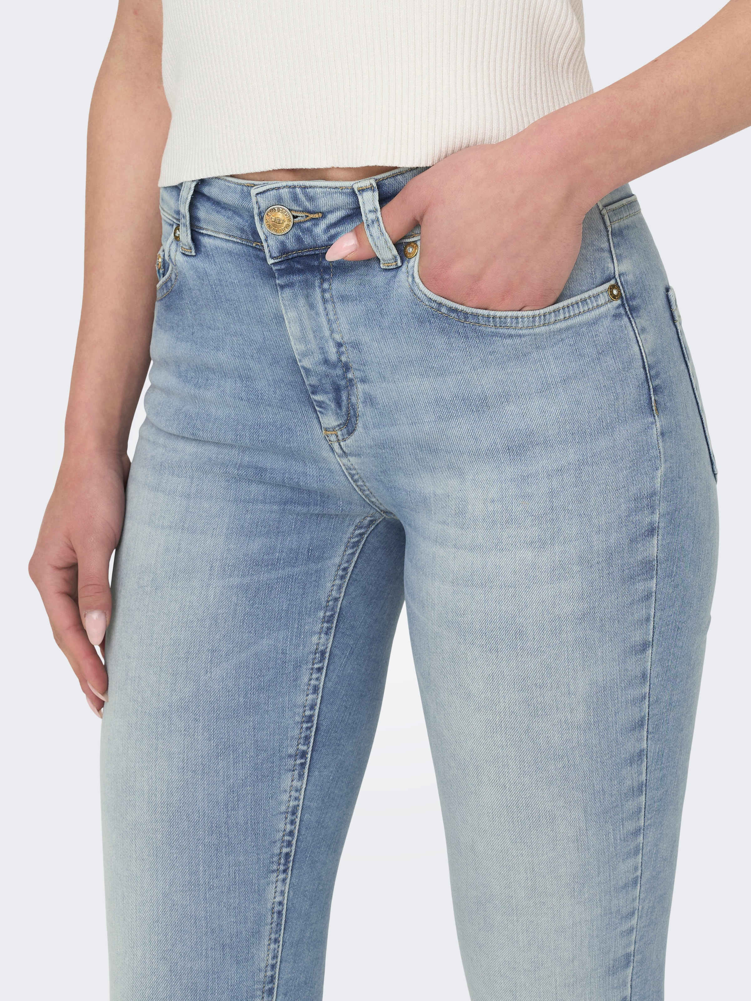 ONLY Ankle-Jeans »ONLBLUSH MID SK ANK RAW«, mit leicht ausgefranstem Beinabschluss