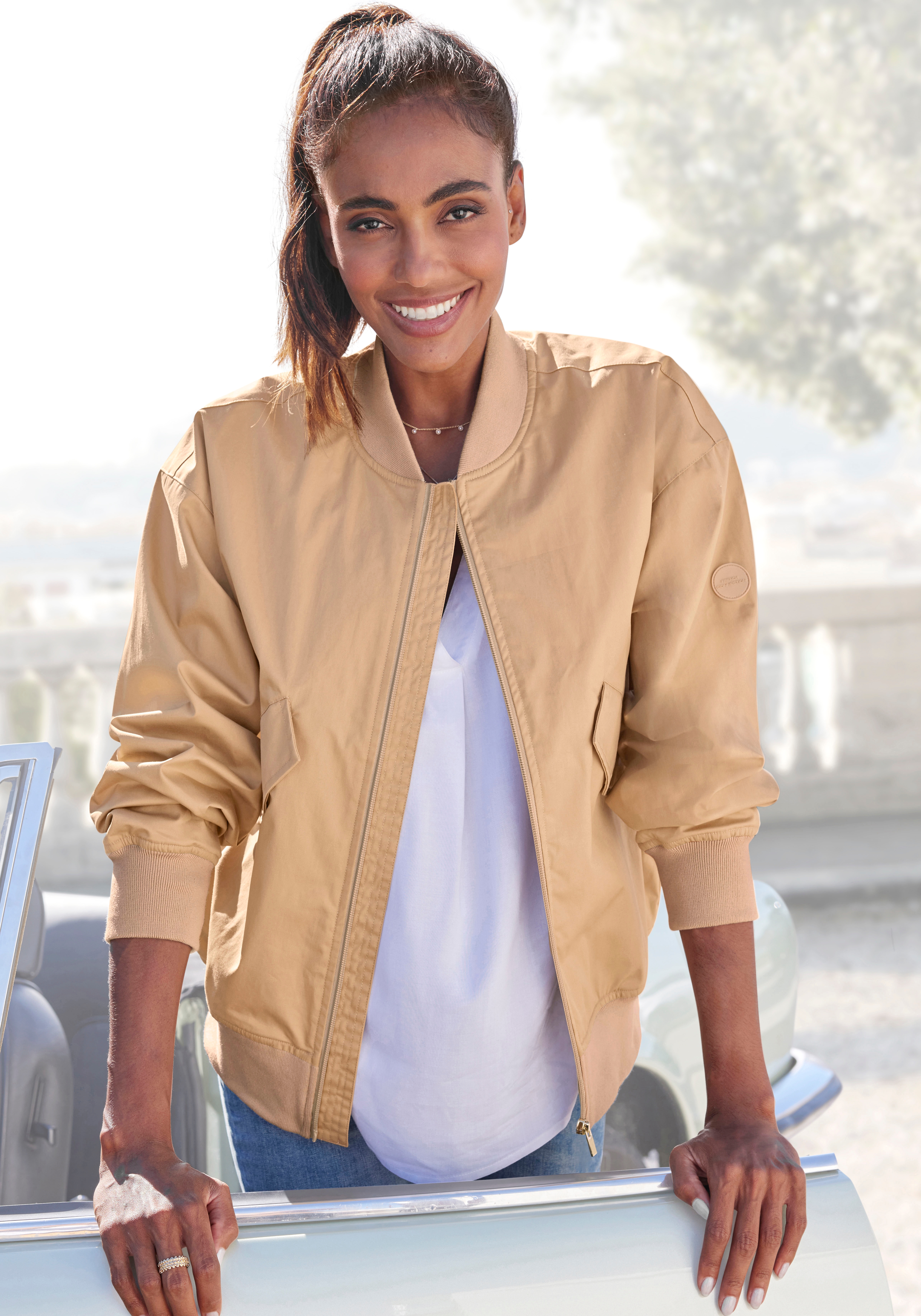 French Connection Damen Blouson ohne Kapuze mit College-Kragen in beige, Größe S (36/38)